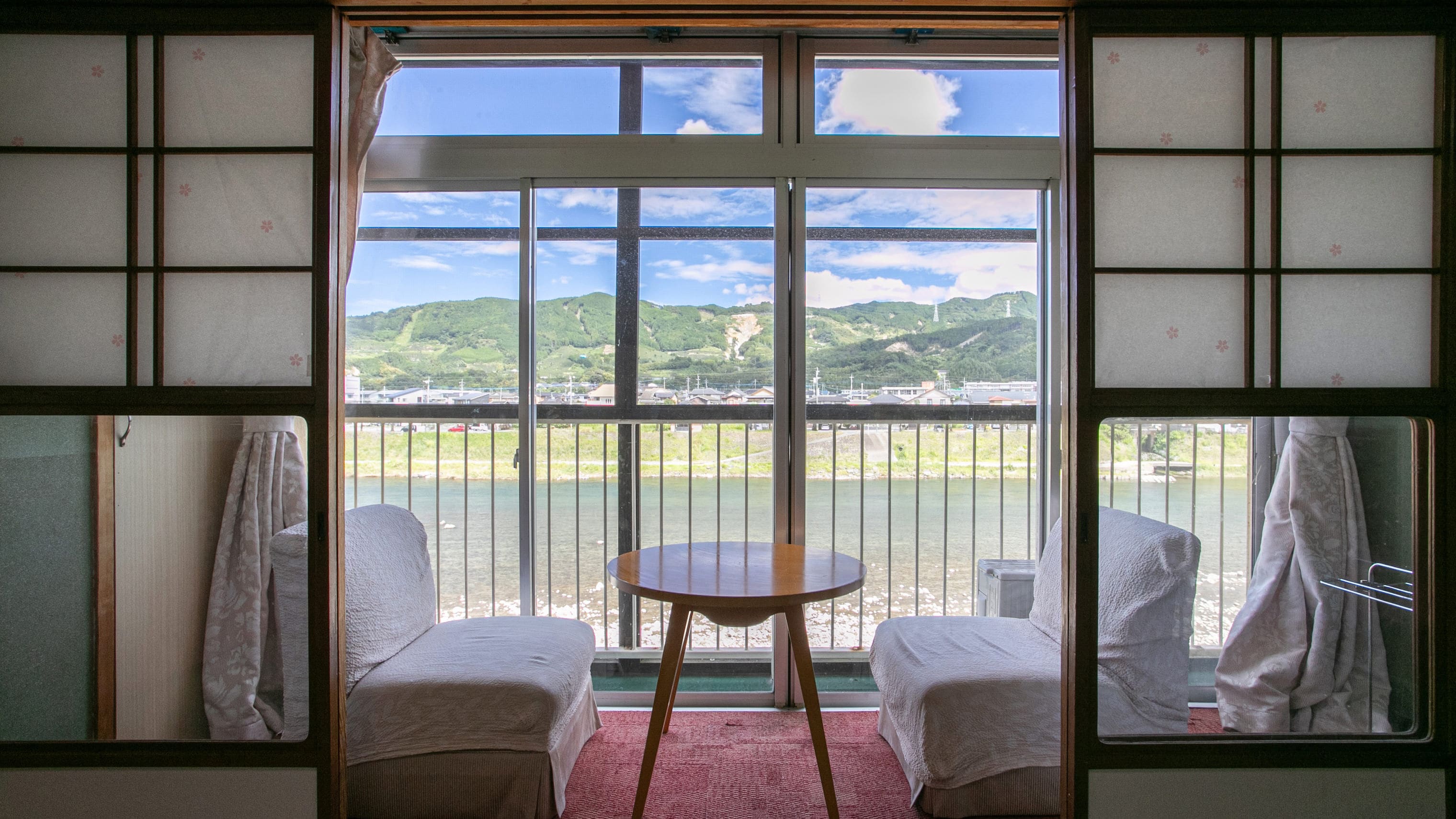 [Non-smoking] Japanese-style room (with toilet and shared bathroom)
