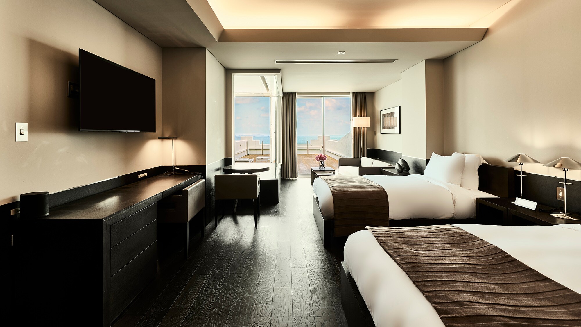 Luxury Twin Room (LANTHRACITE)