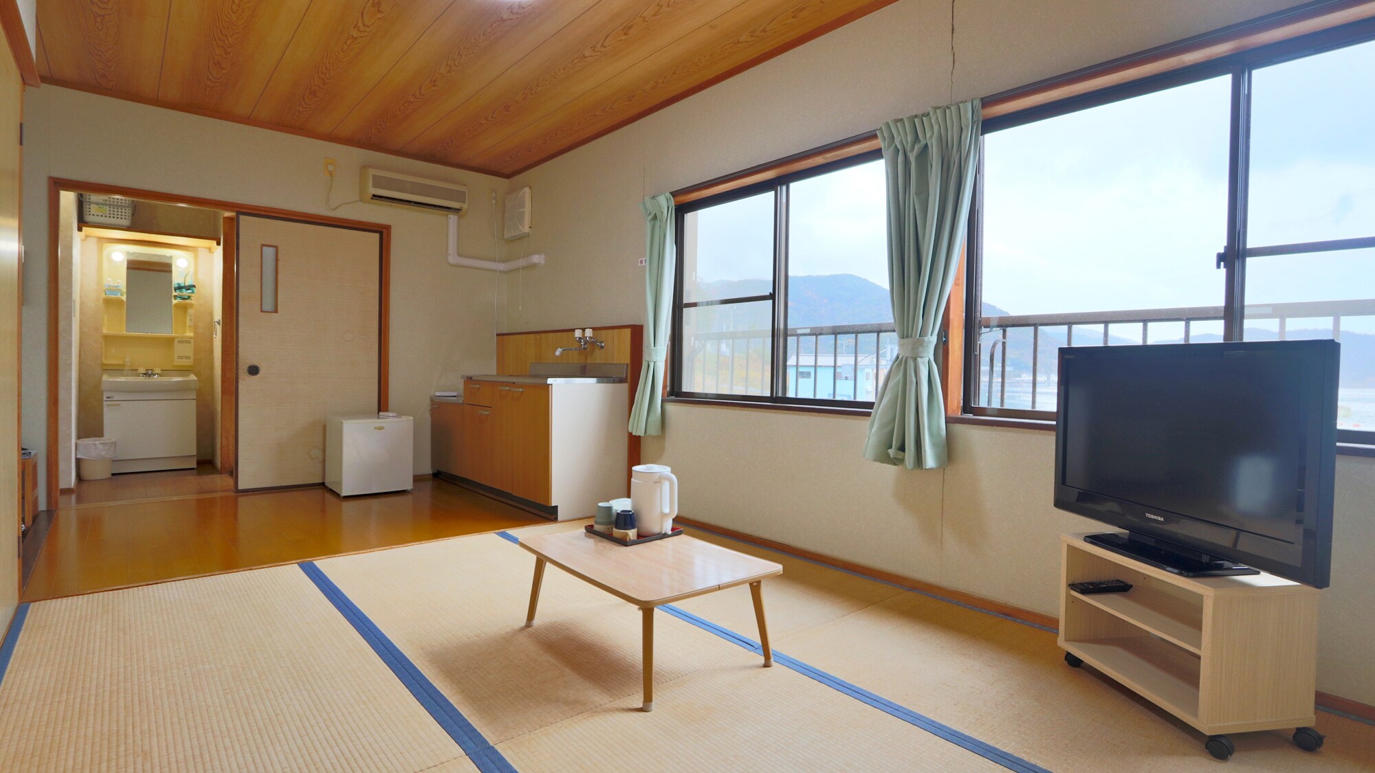 [Guest Room] 2nd Floor Ocean View Japanese-style Room (6 tatami mats) with Bathroom and Toilet
