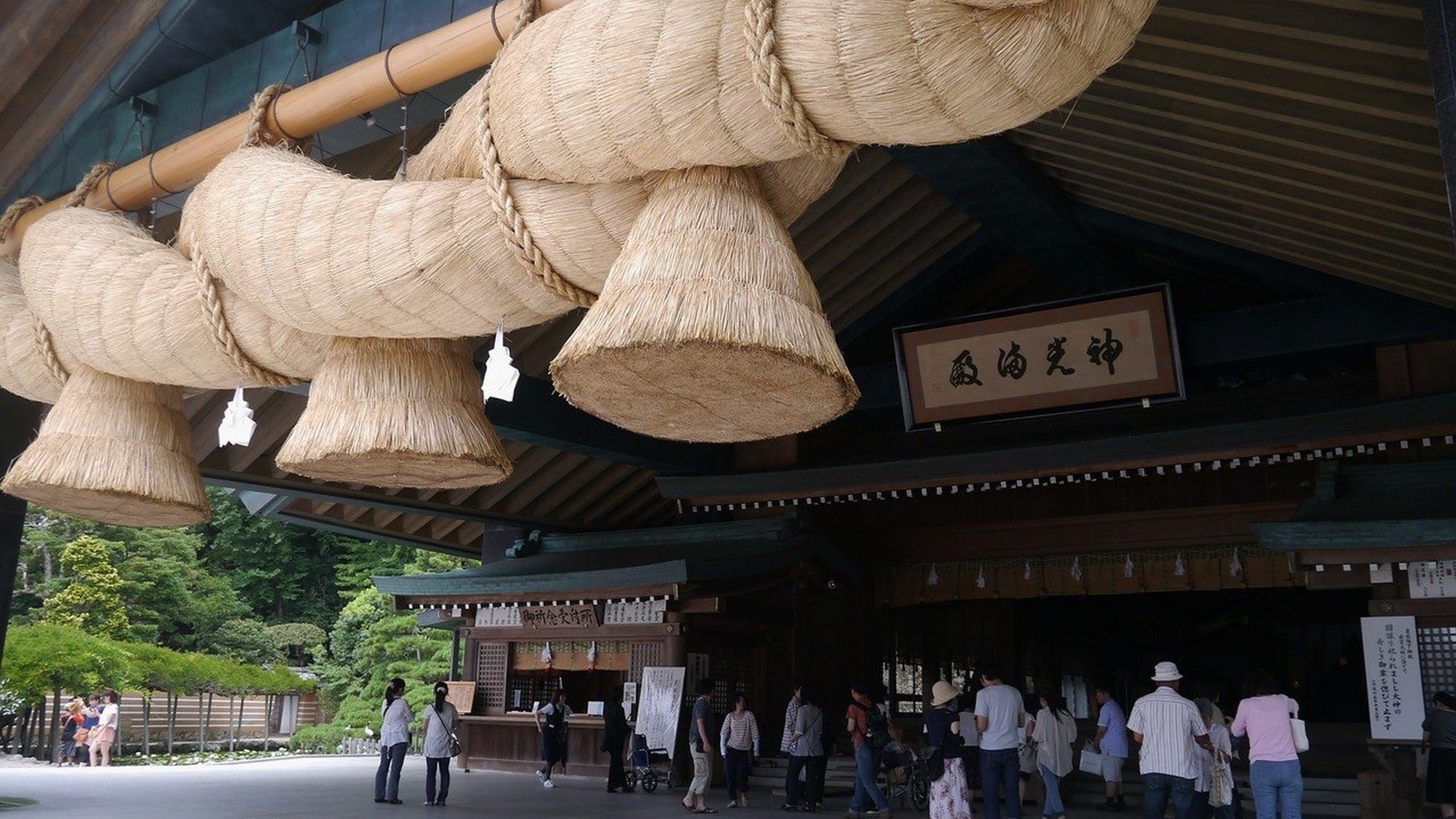 Izumo Taisha] Sekitar 1 jam dengan mobil dari Tamatsukuri. Kuil yang terkenal dengan manfaat pernikahan yang mengabadikan Okuninushi. Ukuran kuil utama adalah yang terbesar di Jepang