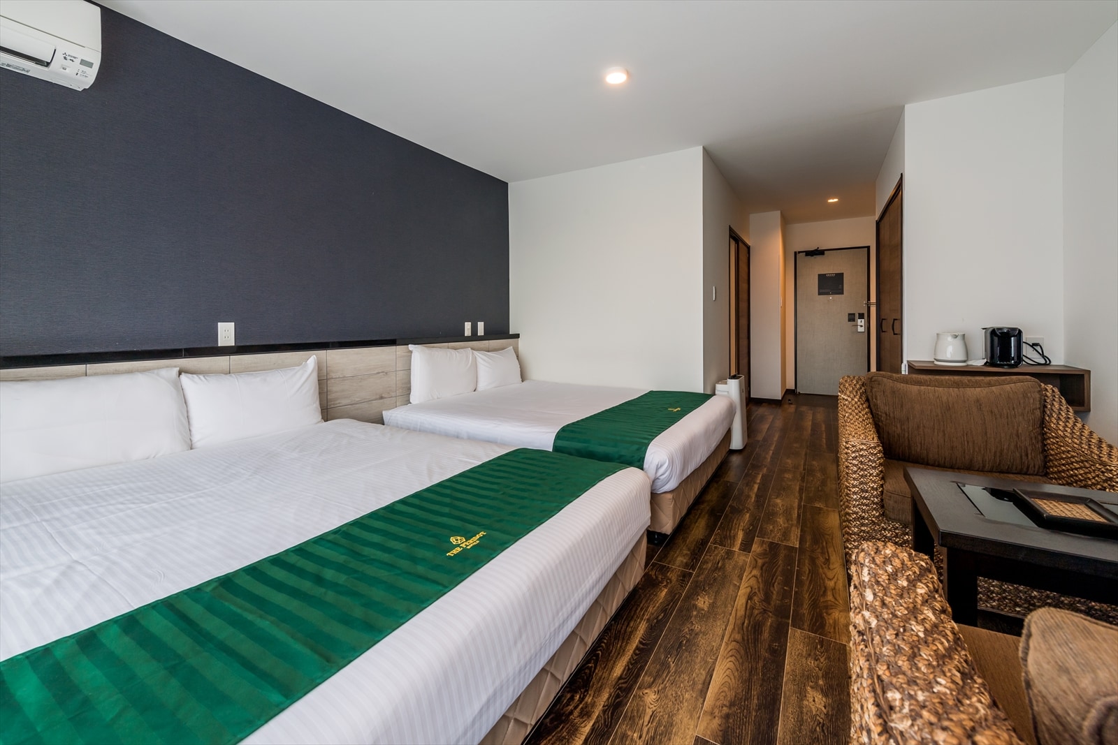 Twin room with 2 queen beds