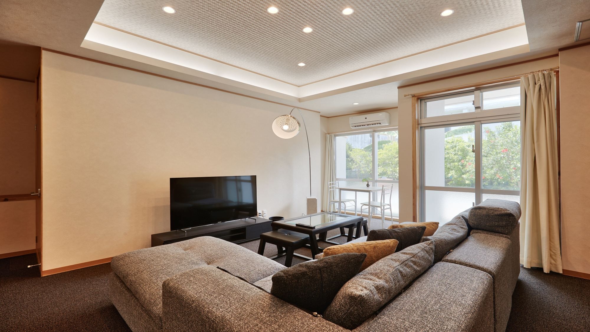 ยูฮินะ อินทีเรีย