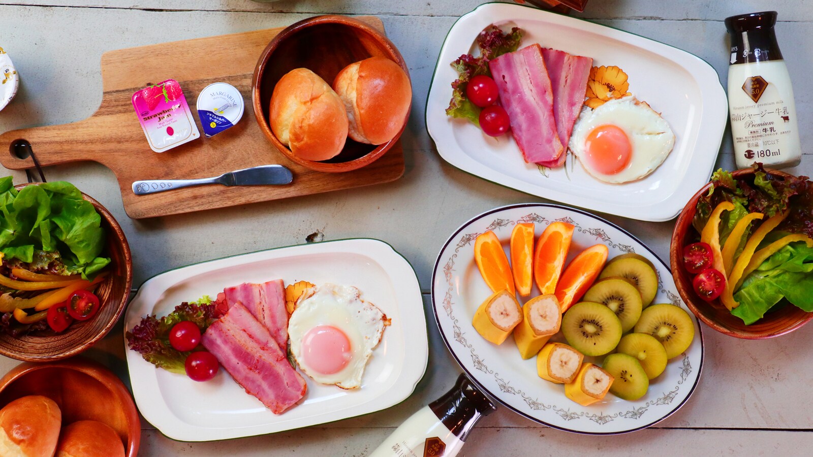 [Breakfast] Colorful, seasonal vegetables and fruits♪