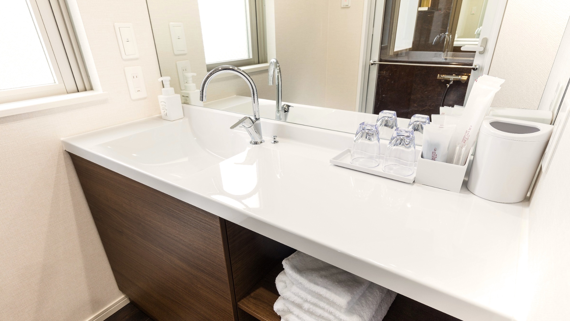 ◇Deluxe corner twin bathroom space (image)