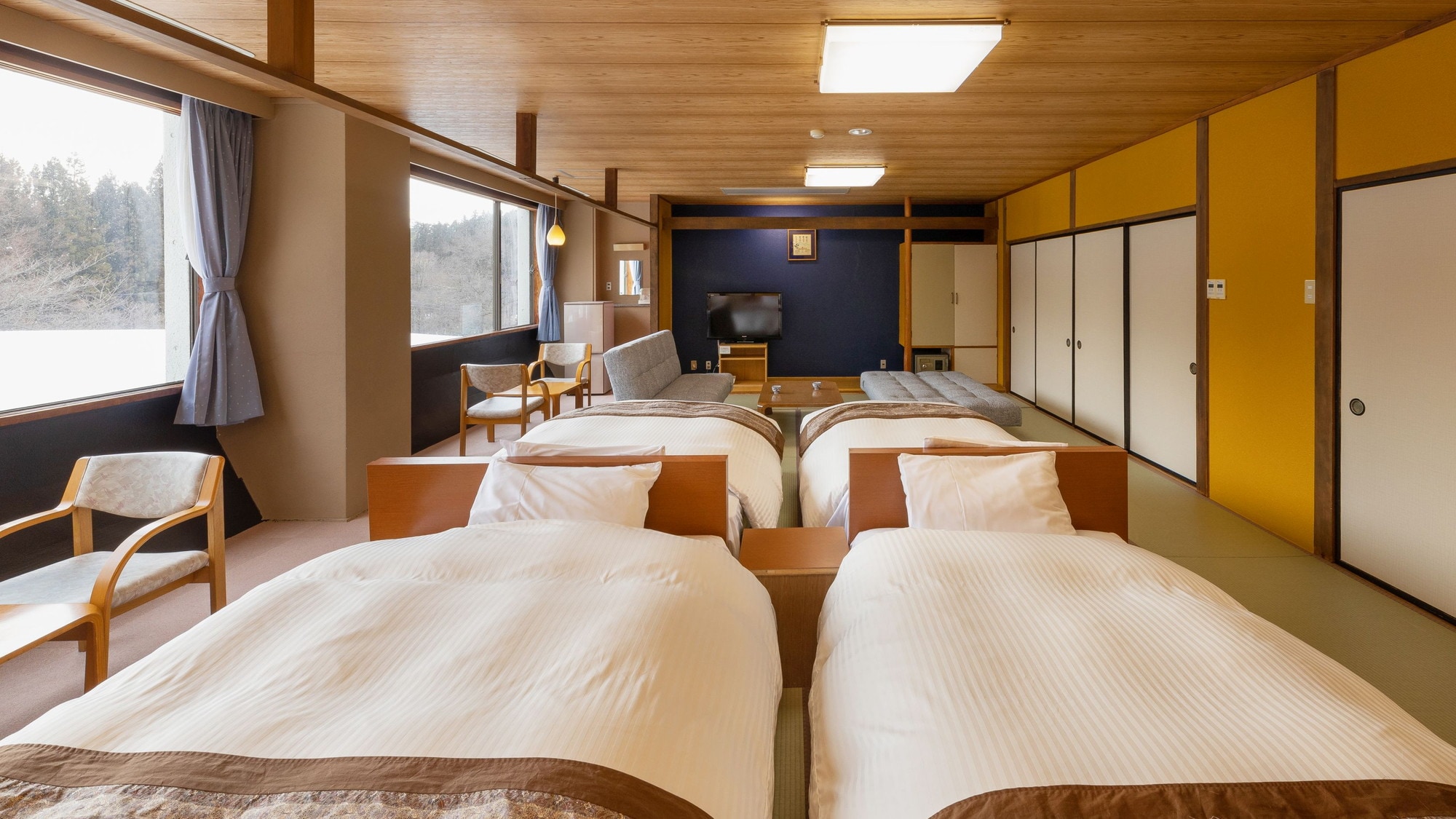 [ห้องบังคับหลัก / สไตล์ญี่ปุ่น] ห้องนี้เป็นห้องเสื่อทาทามิขนาดกว้างขวาง 20 เสื่อทาทามิ มี 4 เตียง