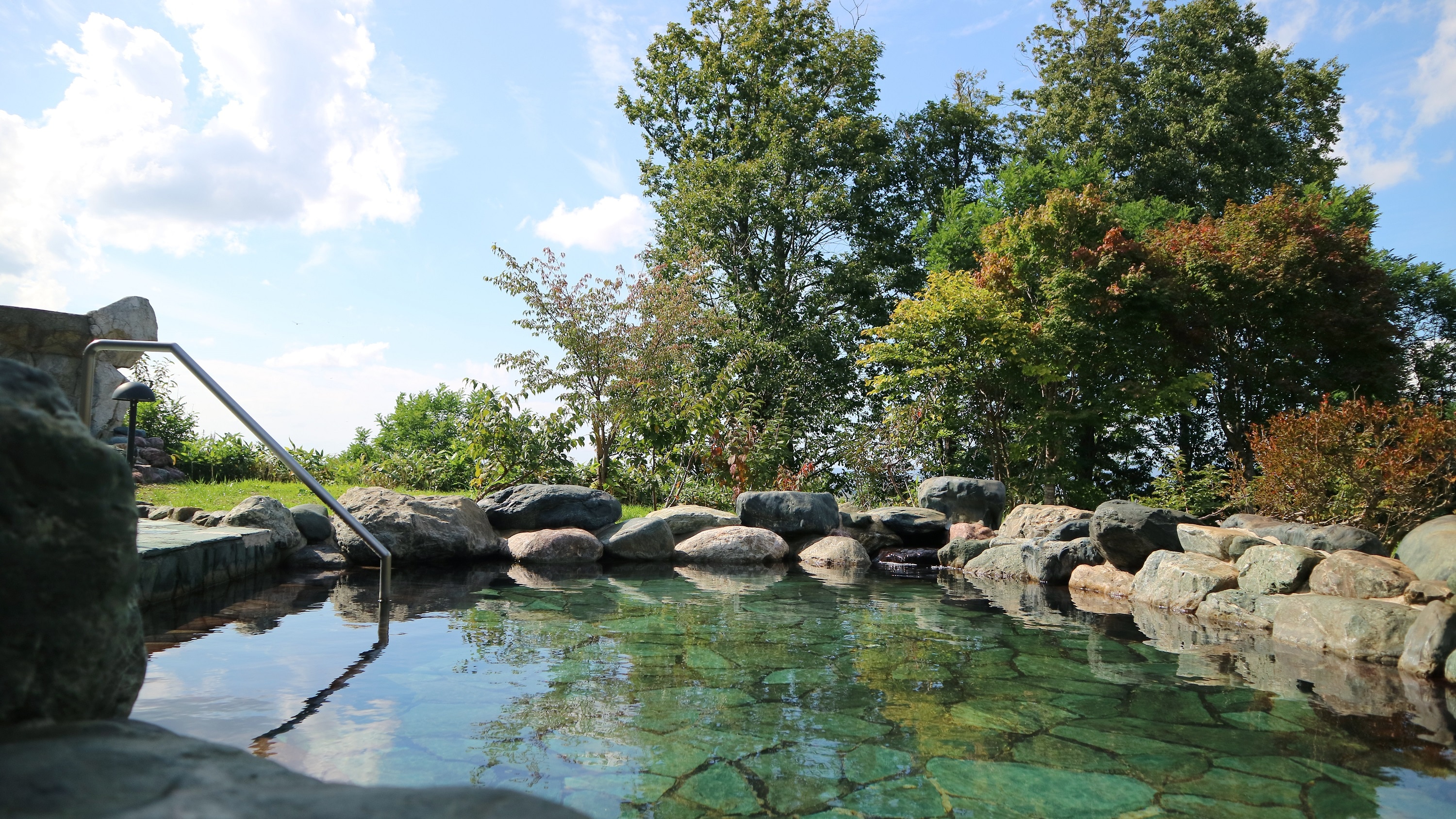 Open-air rock bath