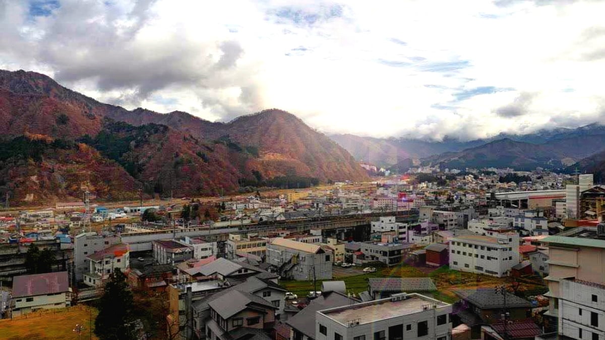 ANY [Scenery] <Riverside> You can see the cityscape of Yuzawa in the green season.