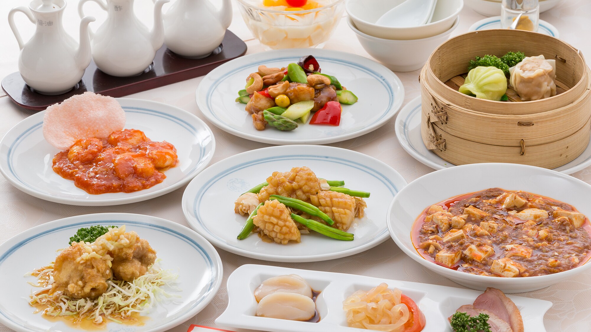 Thưởng thức hương vị đích thực của ẩm thực Tứ Xuyên tại một nhà trọ suối nước nóng. ◎ Gói tiêu chuẩn nơi bạn có thể thưởng thức các món ăn Tứ Xuyên phổ biến như đậu phụ mapo và tôm ớt.