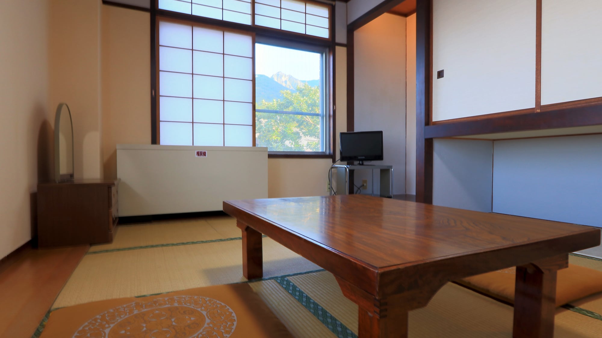 Japanese-style room 7.5 tatami mats [Uguisu] View of Mt. Daisen