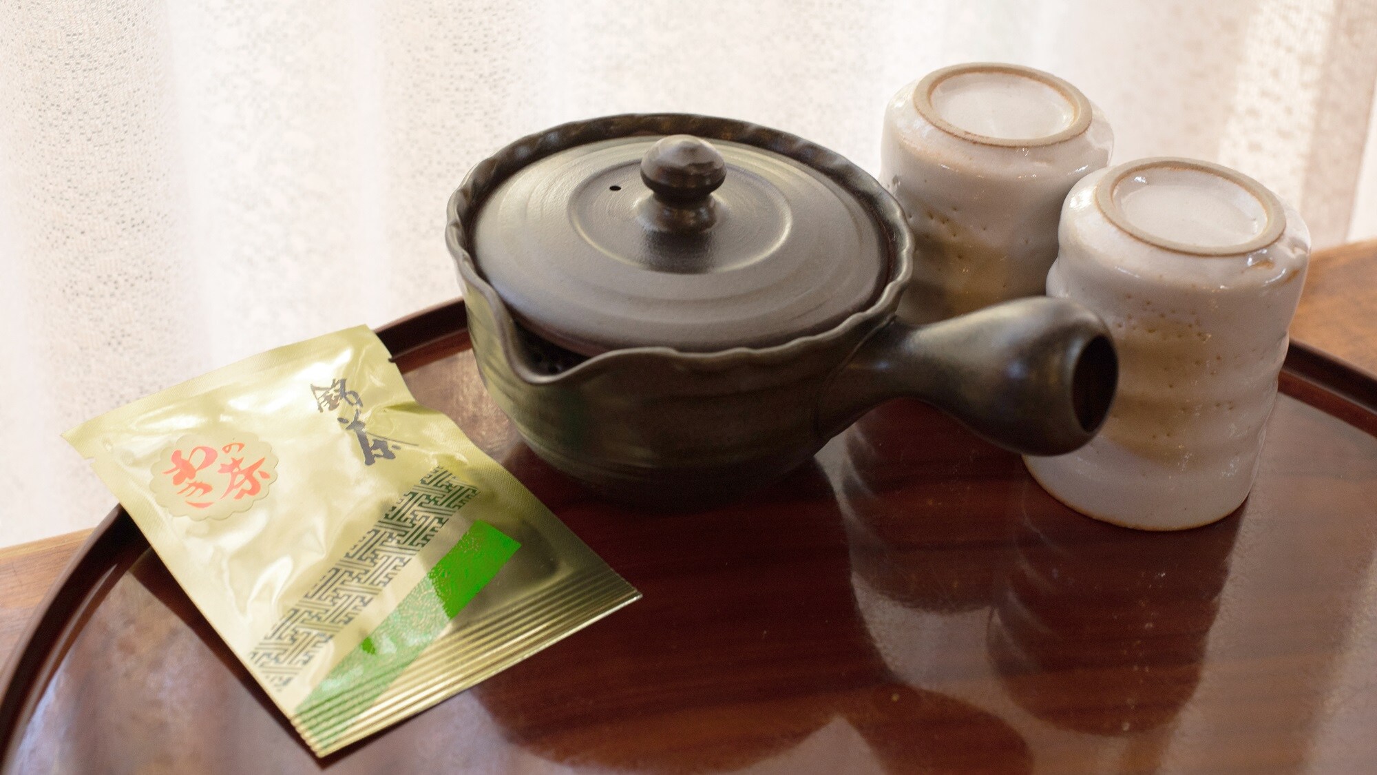 *在客房内享用著名的新宫茶