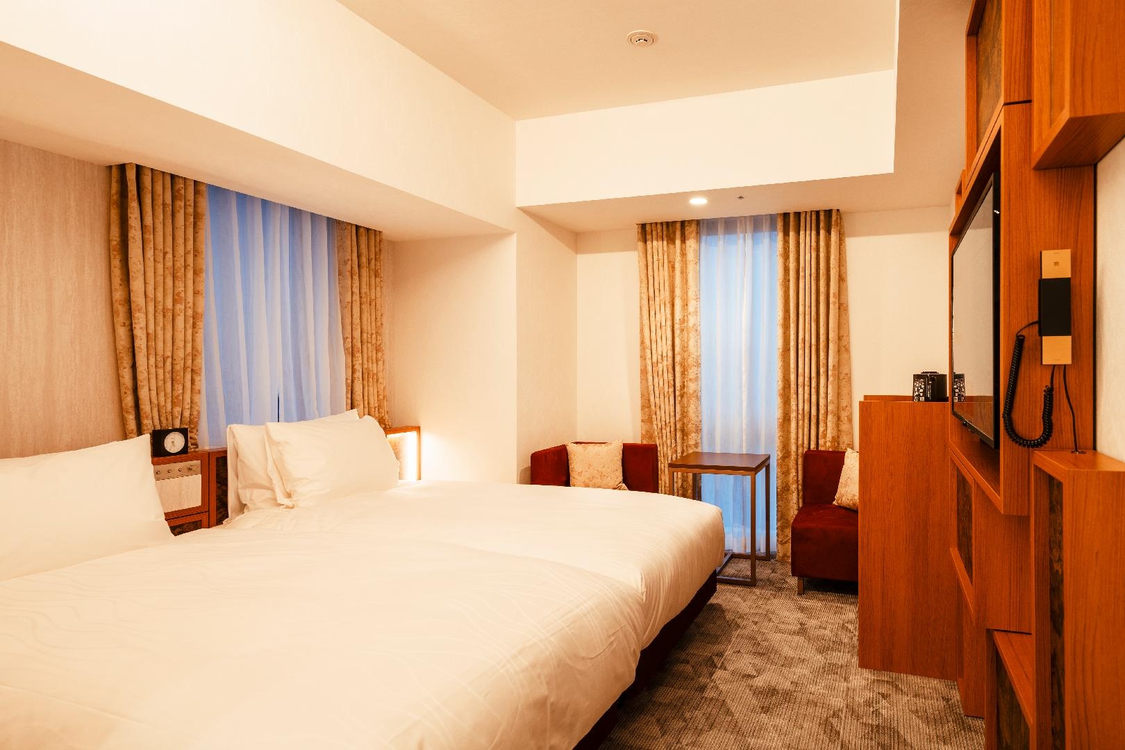 Junior Deluxe Twin Room
