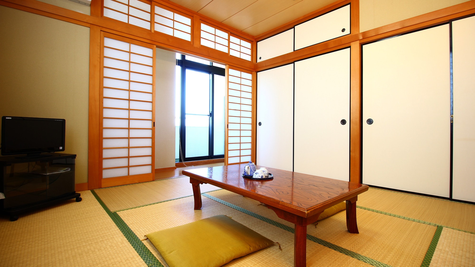 Phòng kiểu Nhật 8 chiếu tatami có tầm nhìn ra biển