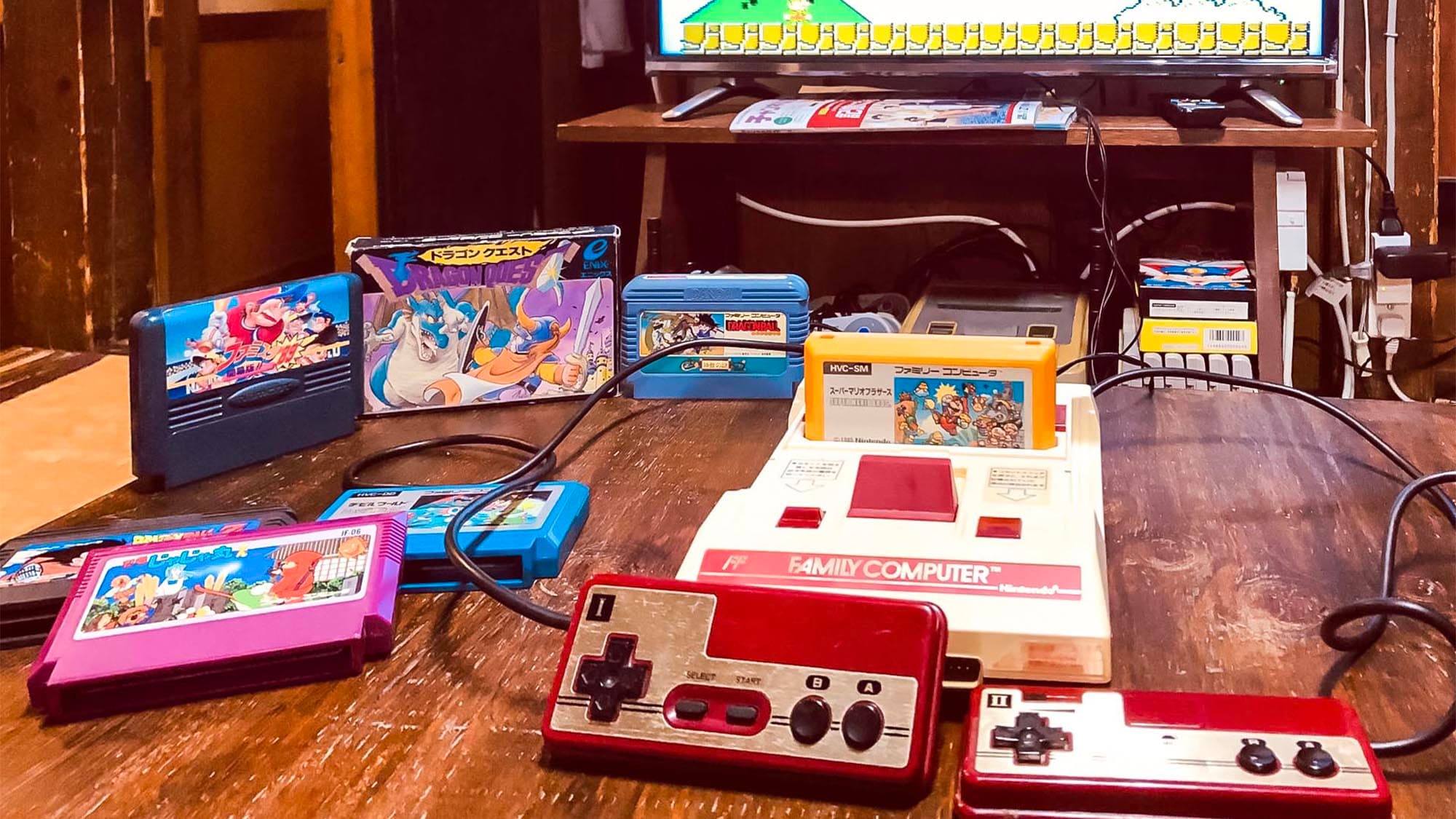 ・ Everyone is crazy with a nostalgic Famicom ♪