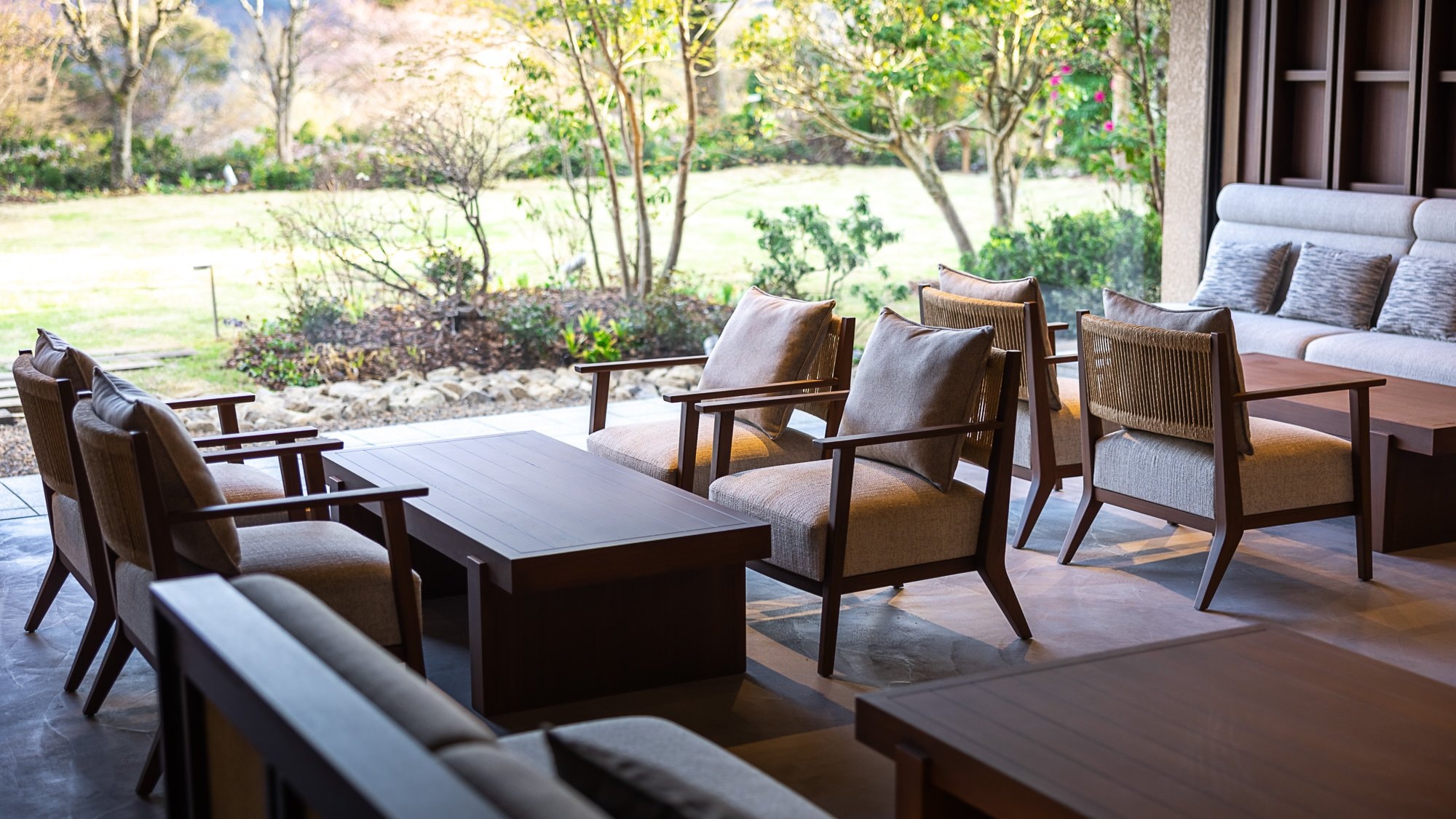 하코네의 자연을 느낄 수 있는 로비 라운지