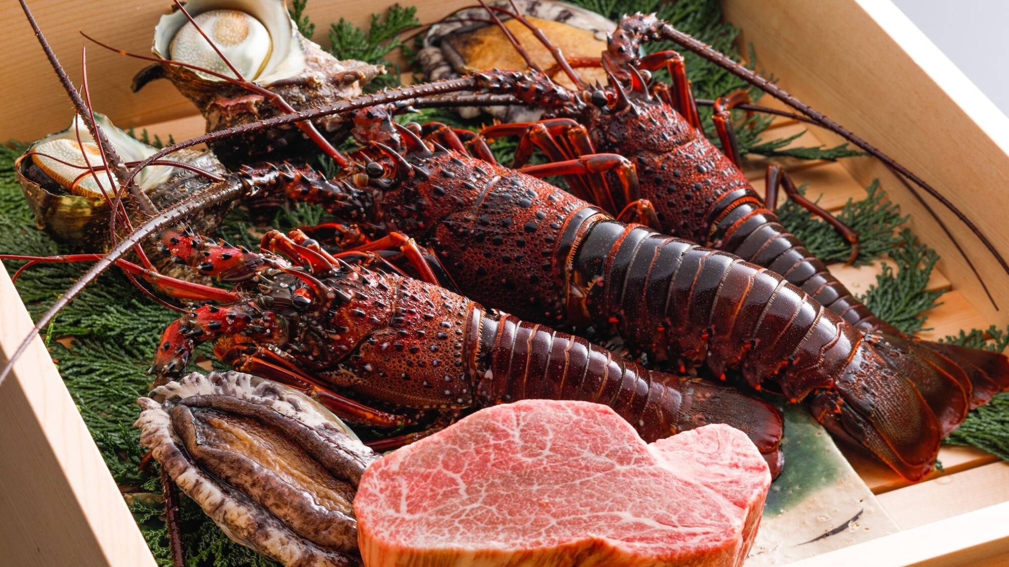 Enjoy Mie's three great delicacies, Matsusaka beef, spiny lobster, and abalone, to your heart's content.