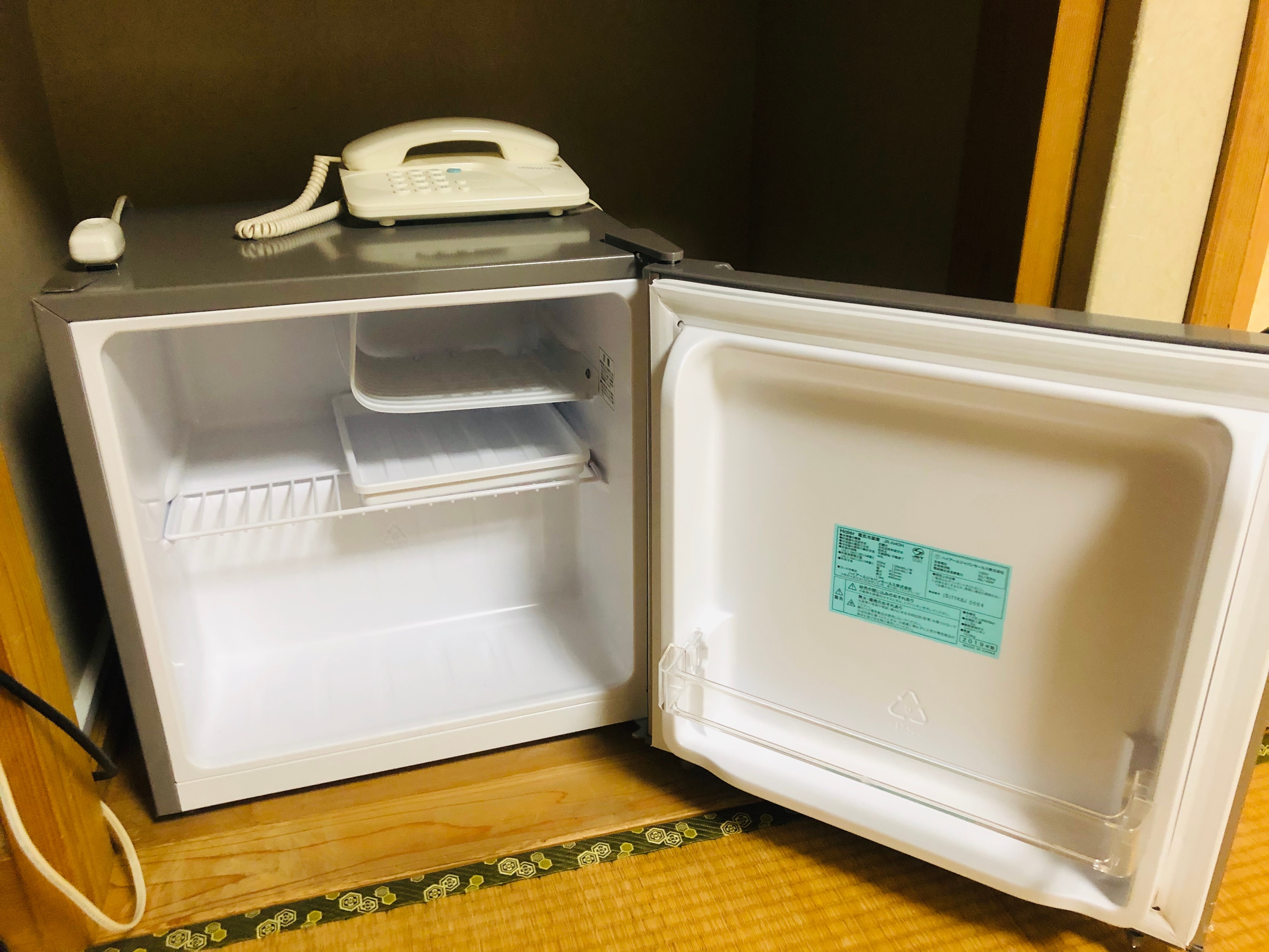[冰箱] 帶冰櫃的日式房間 Perche 冰箱被廢棄並更換為壓縮機直接冷卻型。
