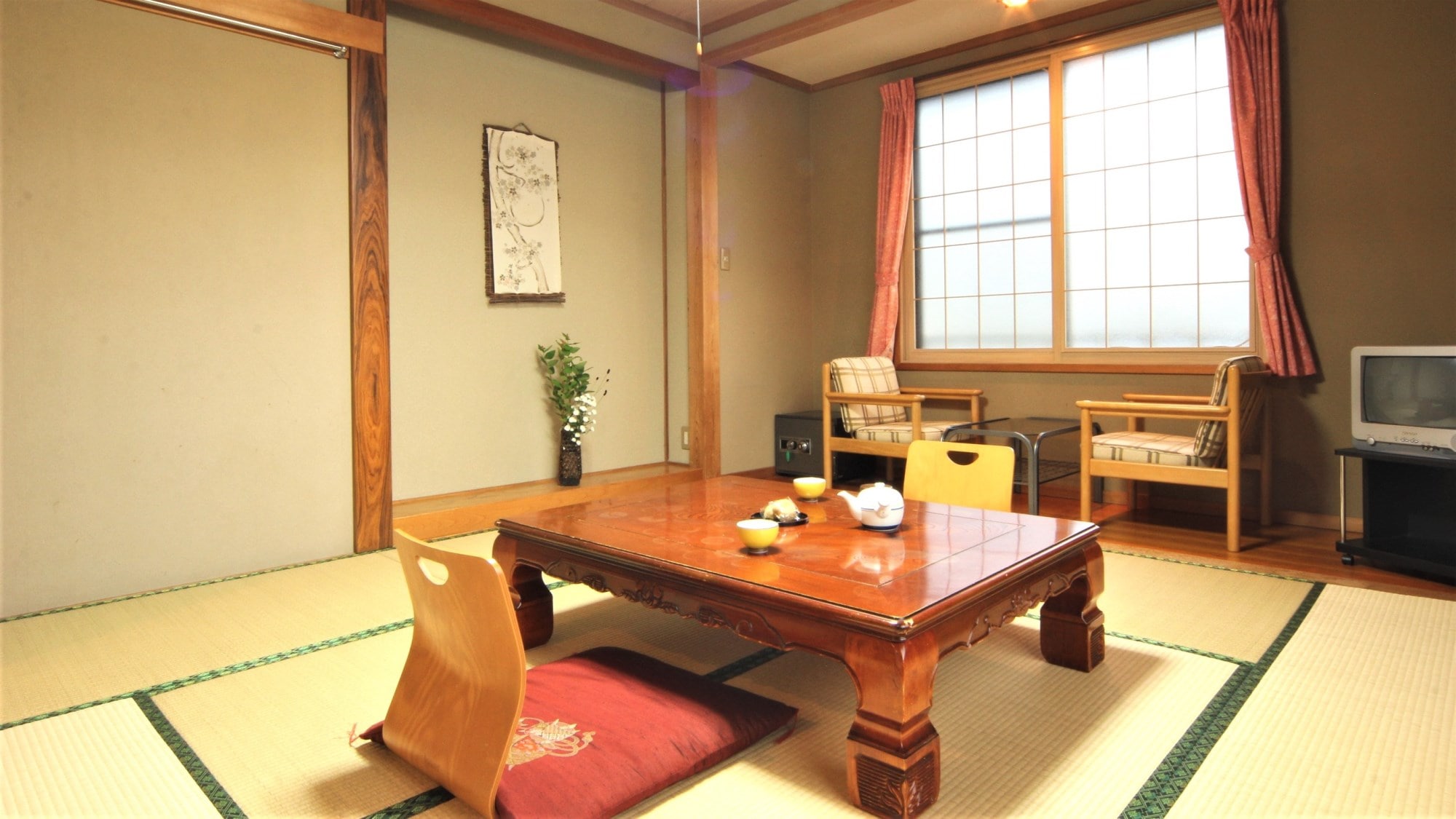 Phòng khách: Phòng theo phong cách Nhật Bản (8 chiếu tatami) (có phòng tắm và nhà vệ sinh)