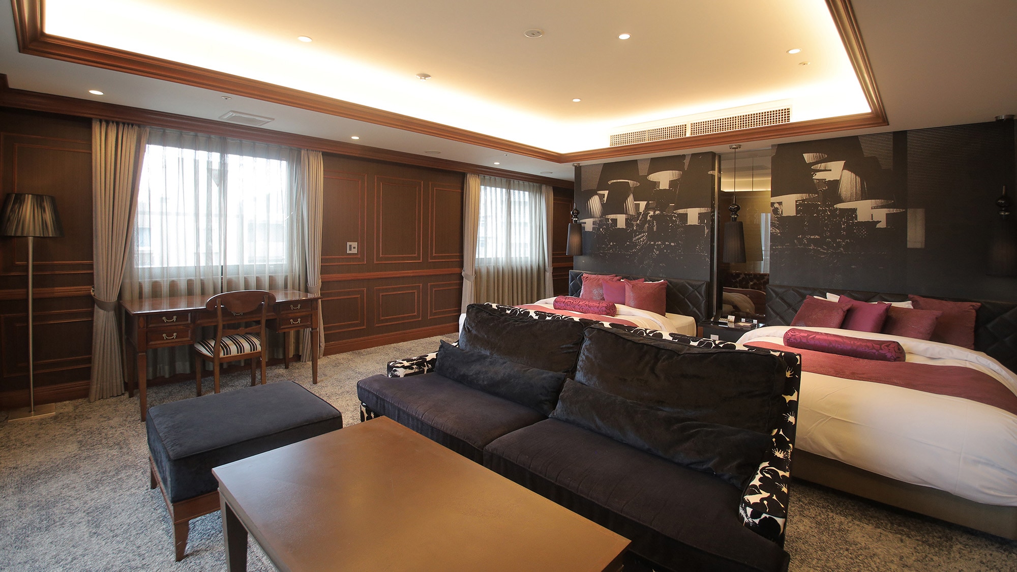 Royal Suite Room 1002 (example)