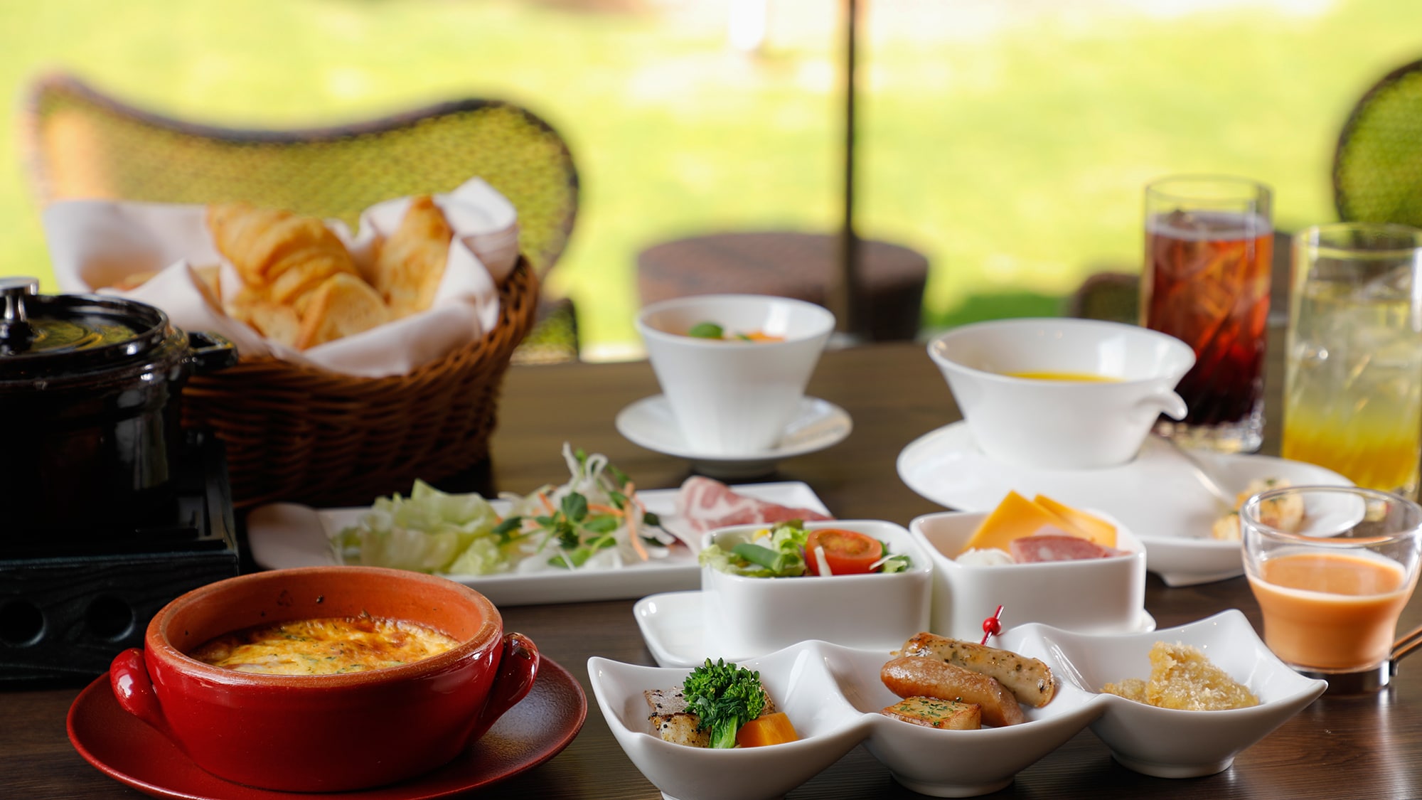 Breakfast_Gathering (Scene) 2000x1125