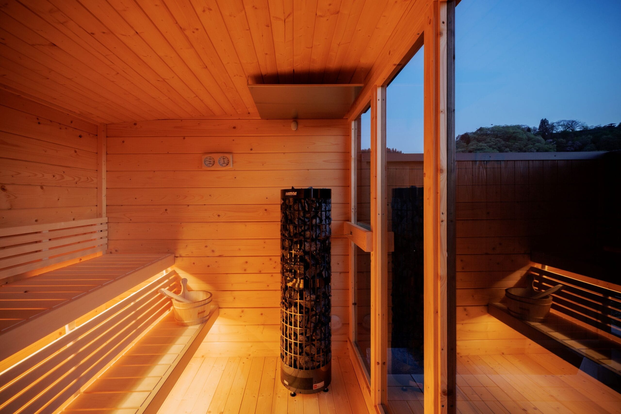 屋顶露台+带桑拿的日西合璧房间