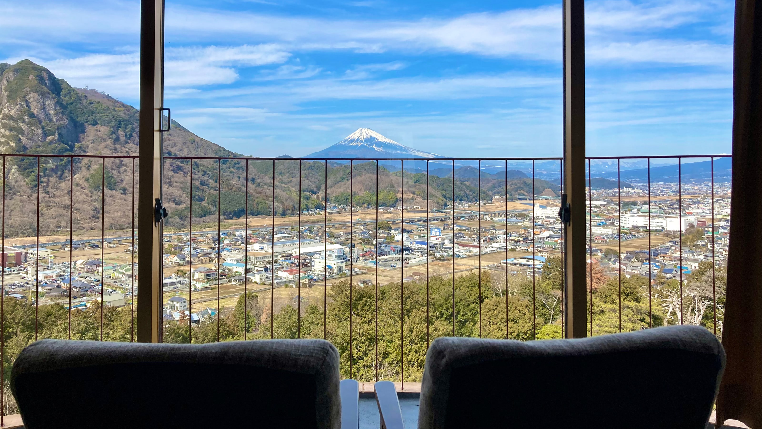 [Phía núi Fuji] Ví dụ về một phòng kiểu Nhật với 14 chiếu tatami và tầm nhìn đẹp.
