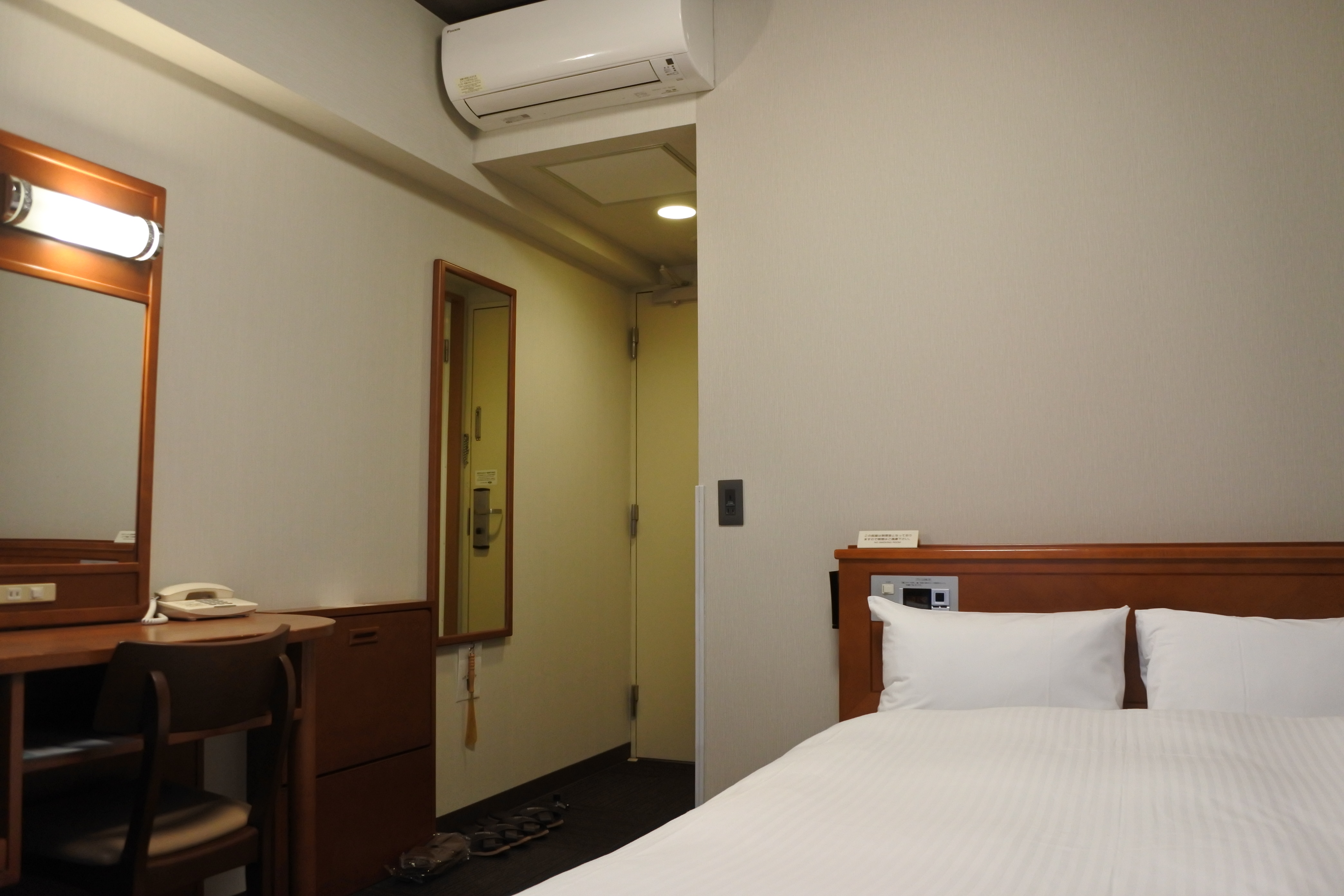 ◆Semi-double room (bed width 140cm x 196cm / room size 13 square meters)