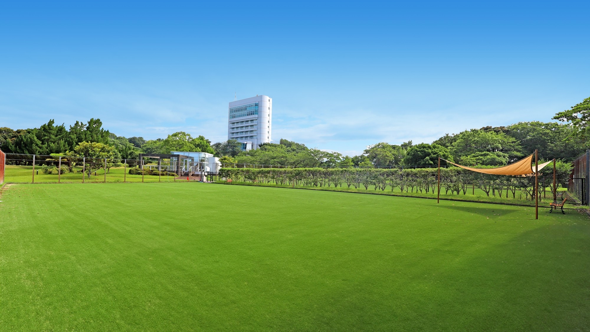[1,400m2 dog run] The size of two tennis courts! Artificial turf dog run