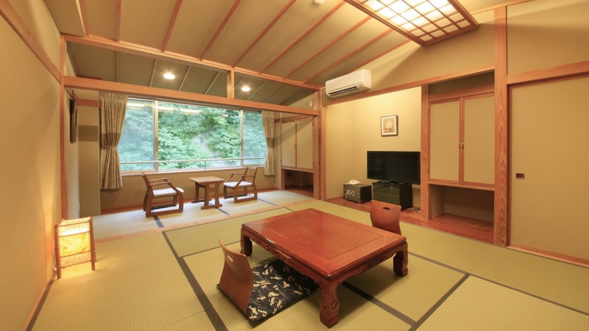 [Example of guest room] South Building guest room & hellip; Room along the mountain stream. A bright and neat Japanese-style room.