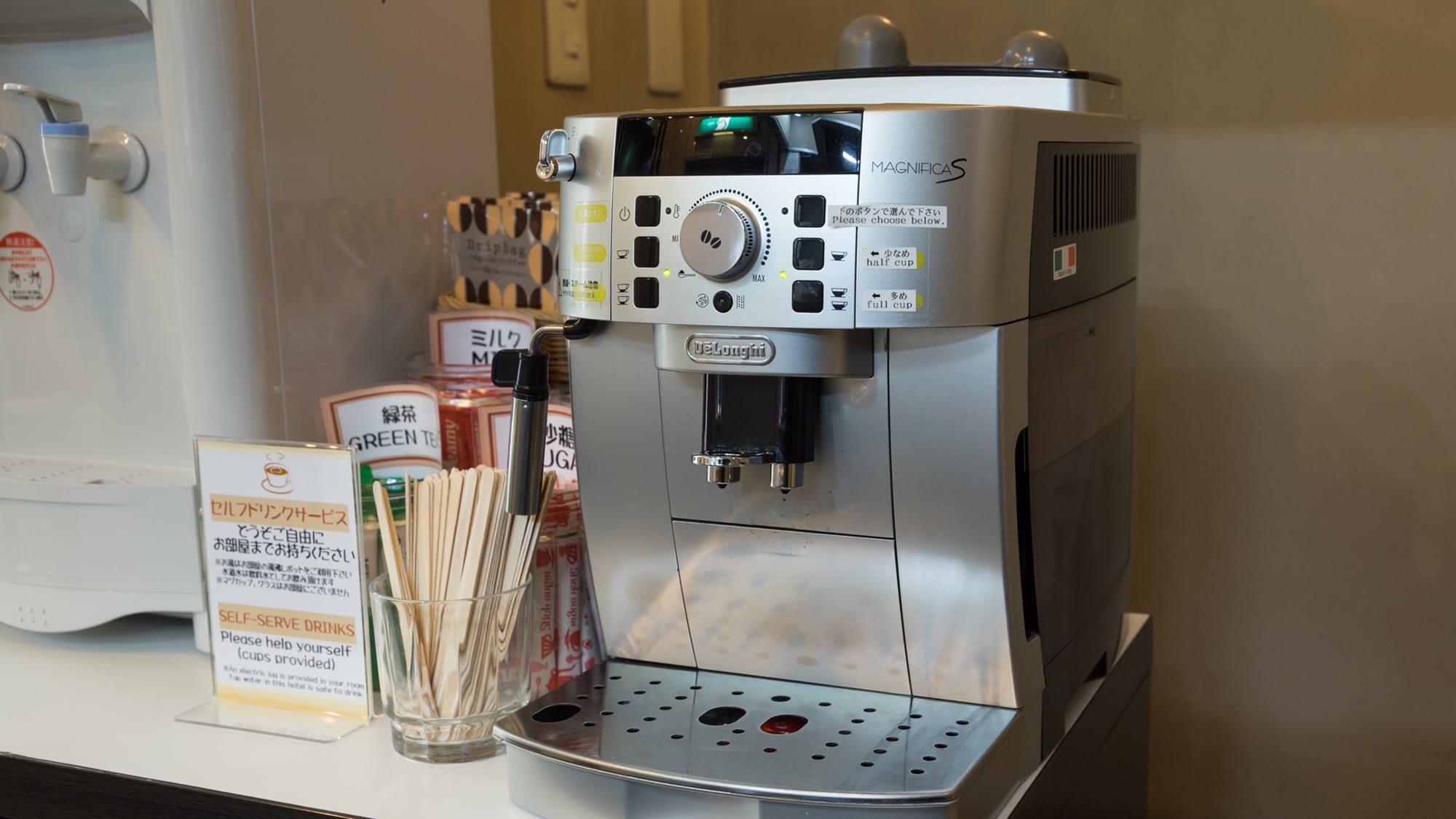 [Service] Coffee is available at the front desk on the second floor. Please feel free to enjoy a cup of coffee upon arrival.