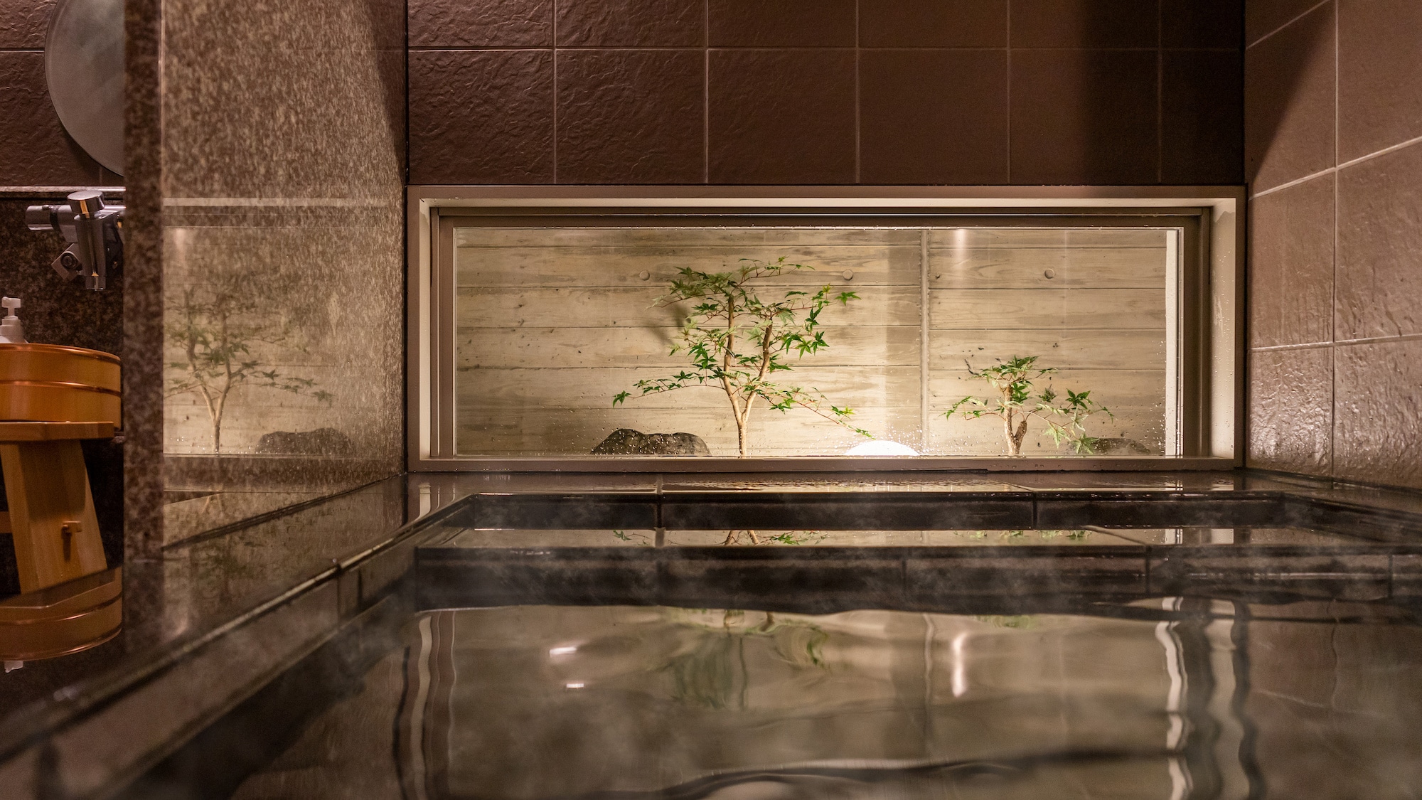 Giờ mở cửa: 15:00 - 9:30 ngày hôm sau "Myoken no Yu" Phân chia theo giới tính, vì vậy bạn có thể thoải mái ngâm mình mà không cần lo lắng về thời gian.