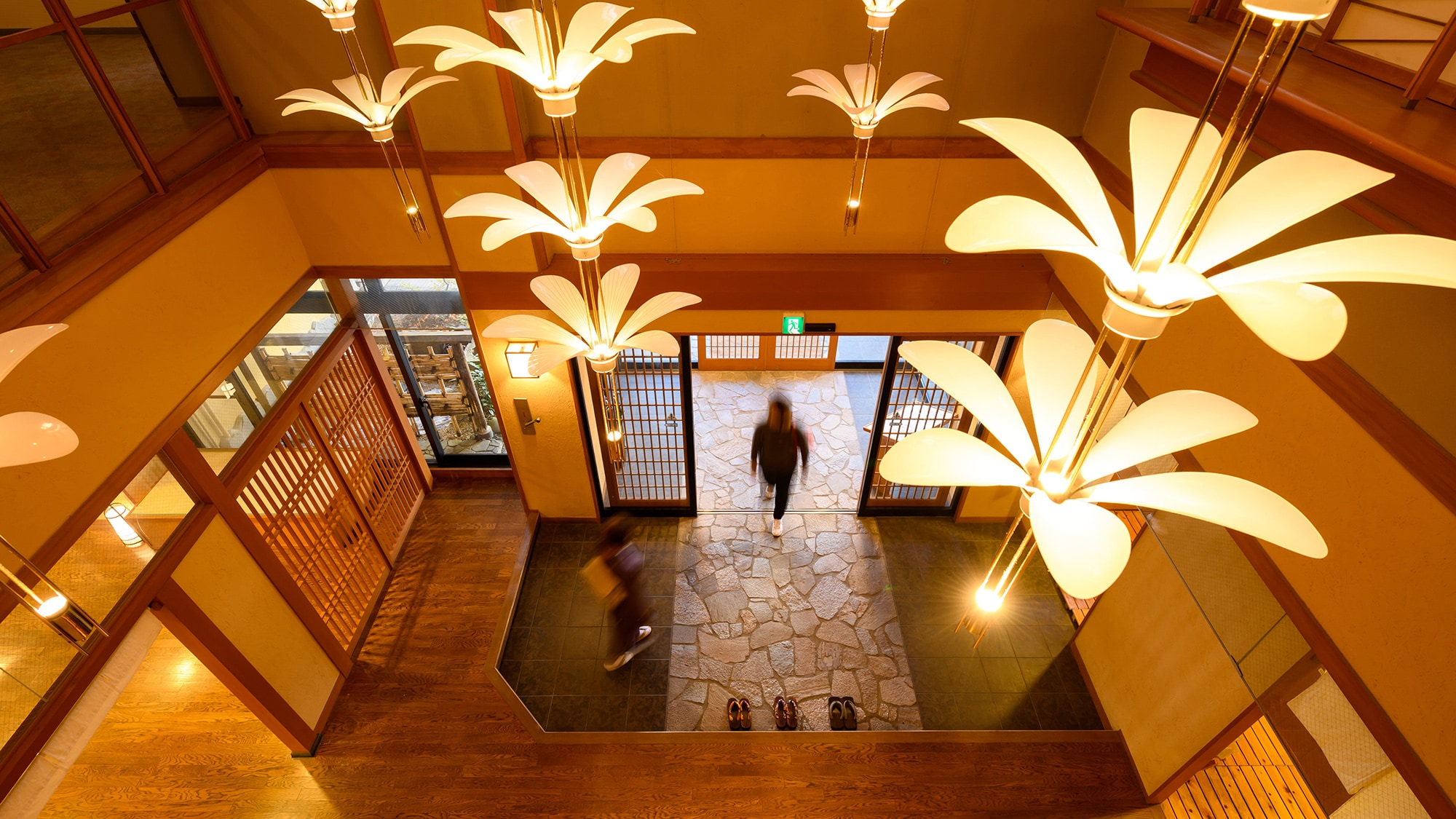 电梯厅前的中庭。开放空间