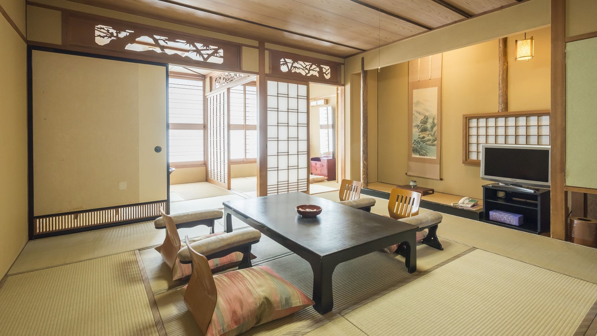 [Example of Japanese-style room in the main building]