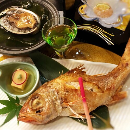 Blackthroat seaperch with abalone