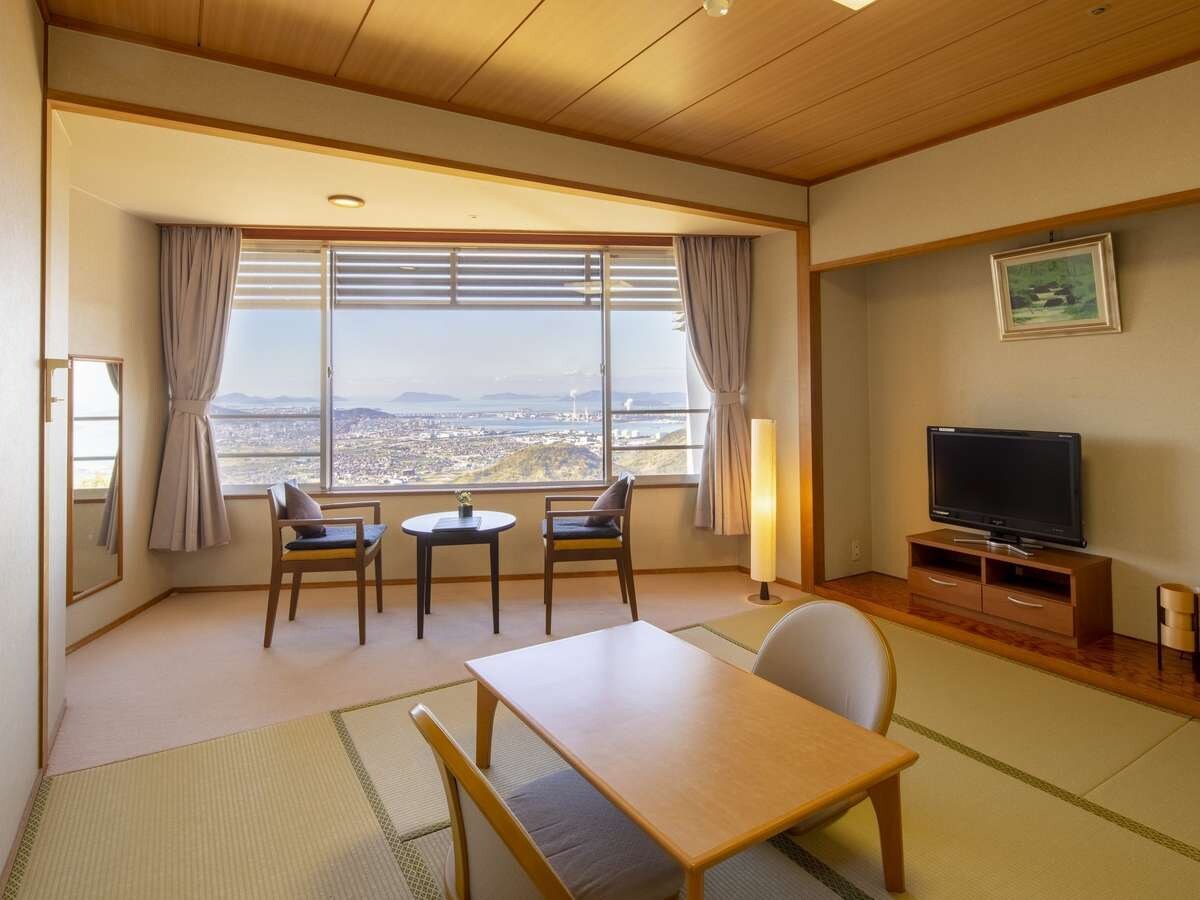 Japanese-style room (8 tatami mats) [Ocean side]
