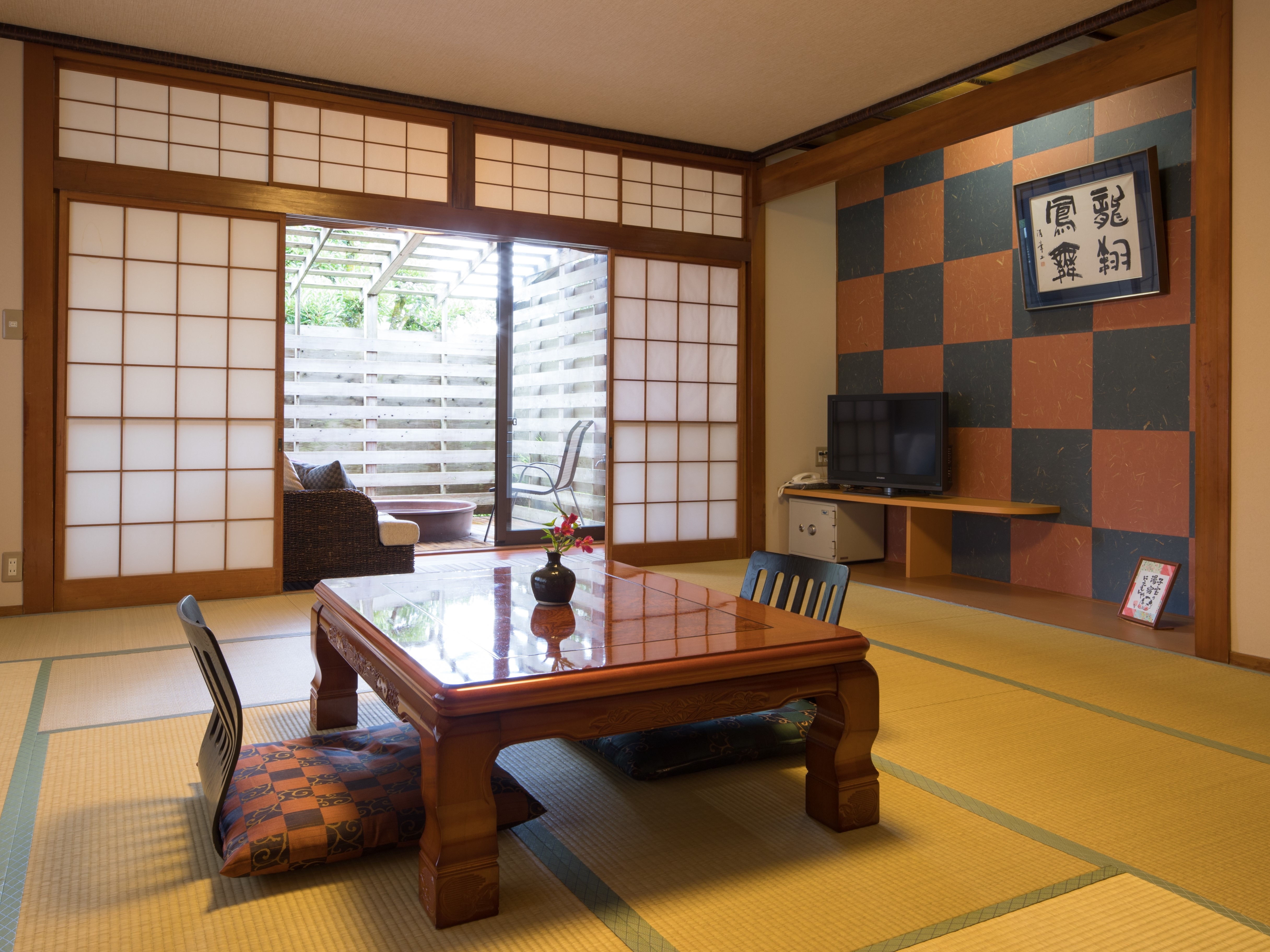 15 tatami mats with open-air bath