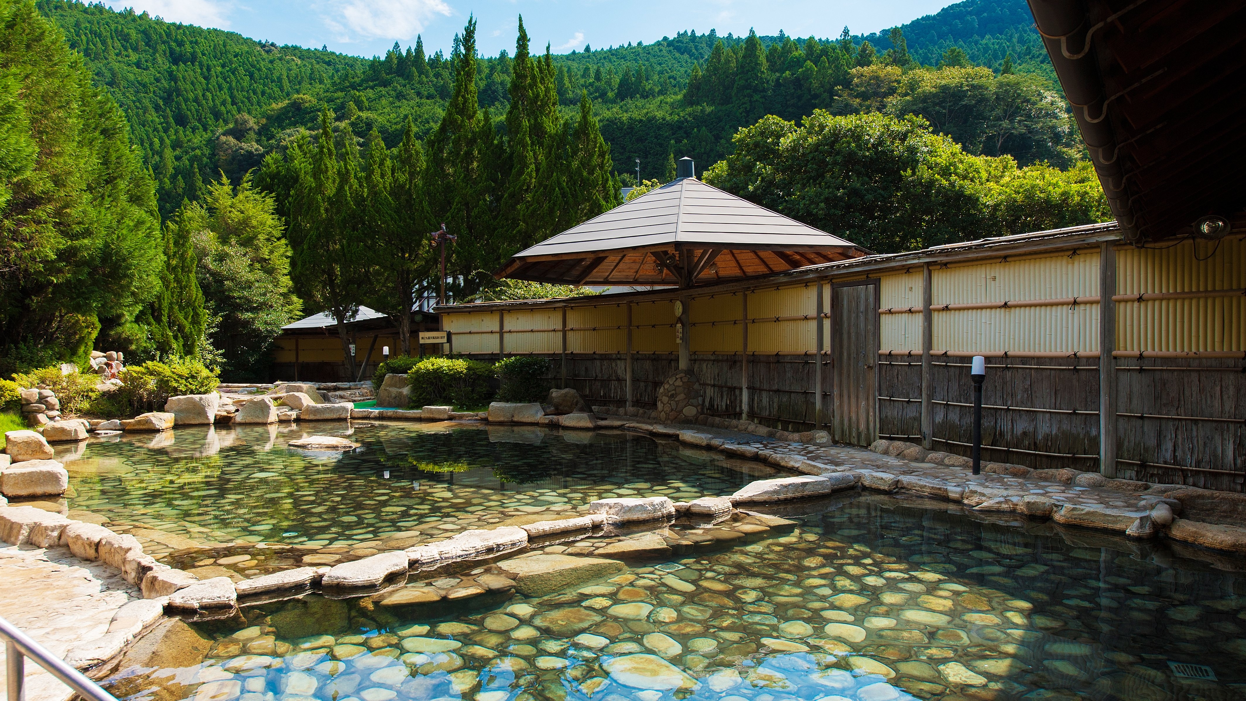 Large open-air bath