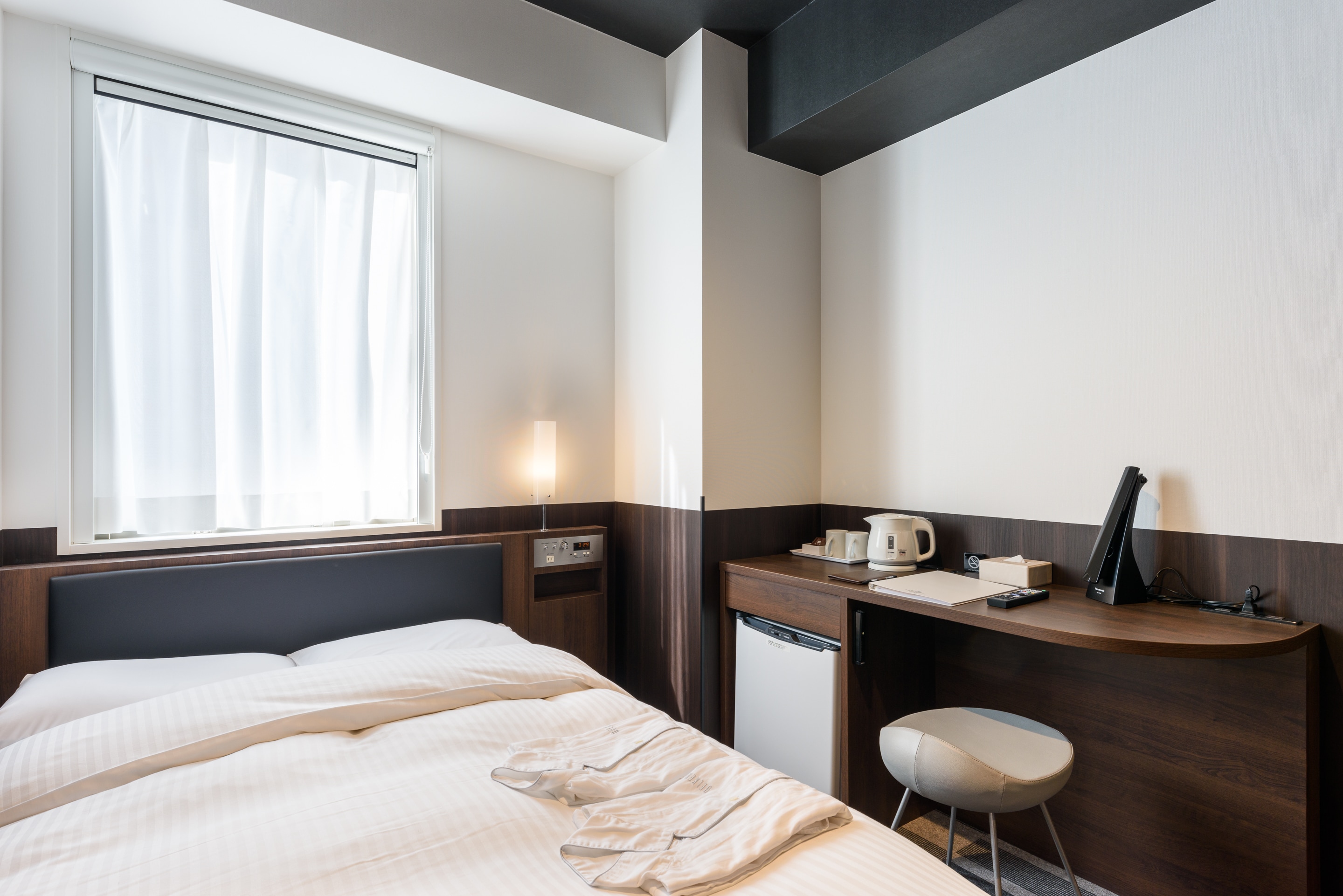 『Guest Rooms』 ◇Single Room◇ Size 12.3㎡ / Bed width 122cm Serta beds <Non-smoking>