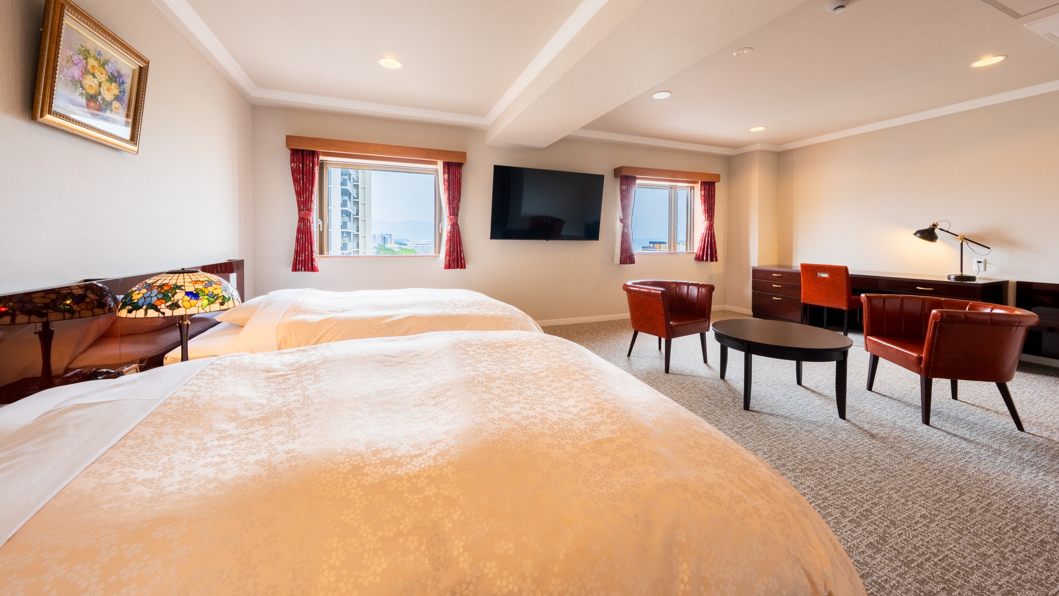 Premium Deluxe Twin (46m² / 2 semi-double beds 120cm each / 7th-8th floors)