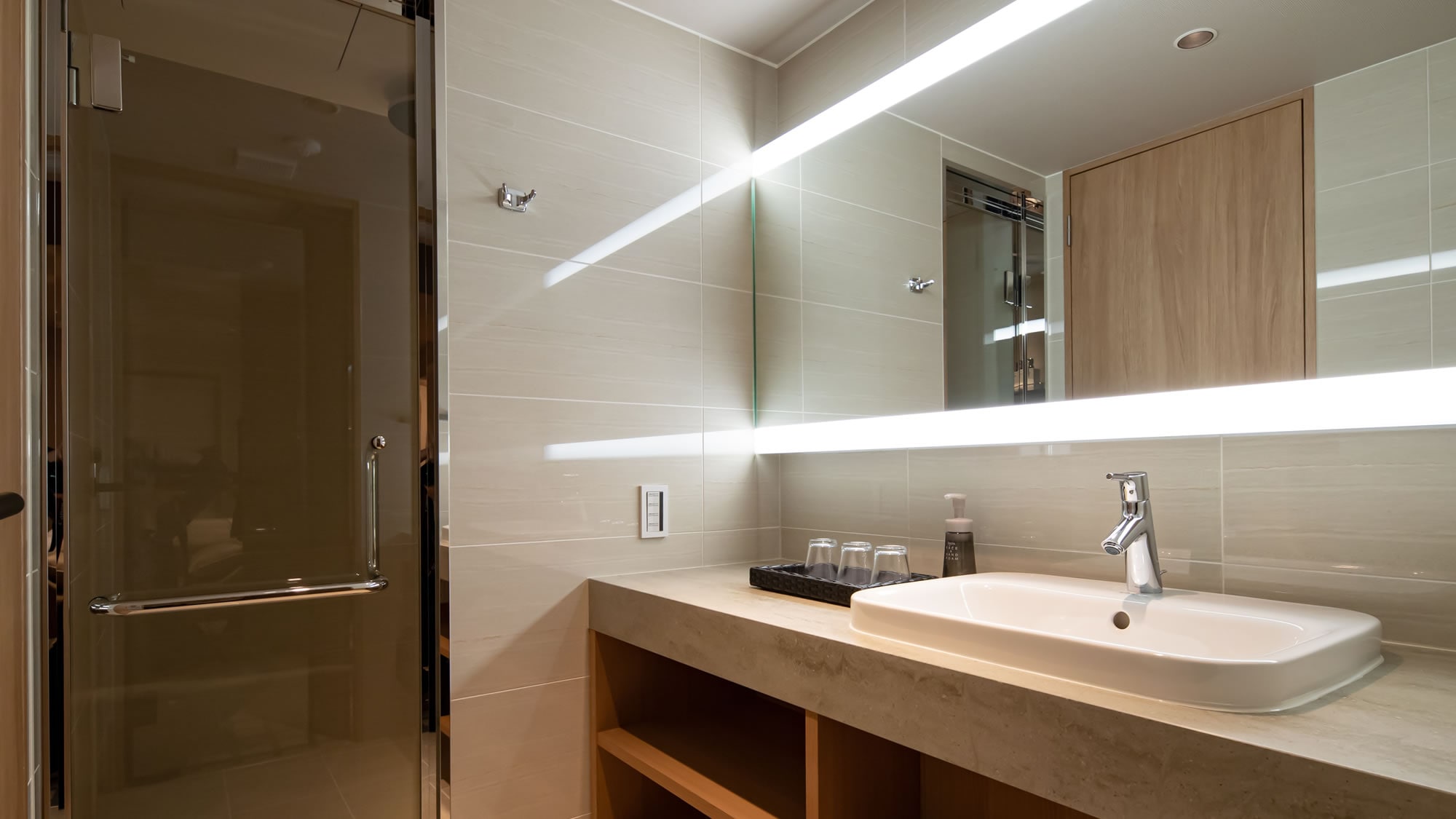 Superior Twin Room Bathroom
