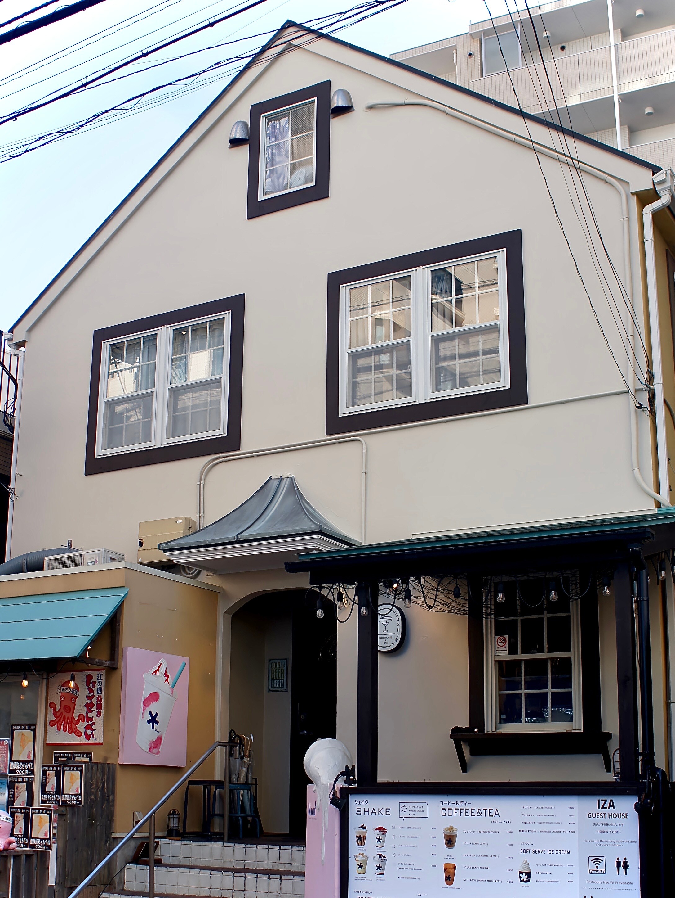 IZA Enoshima Guesthouse exterior