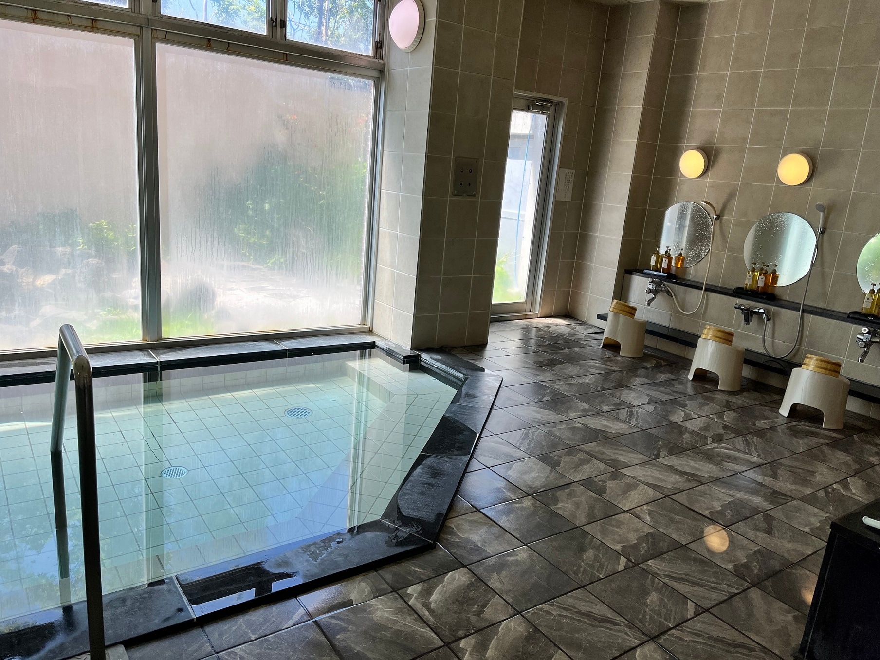 室內浴池