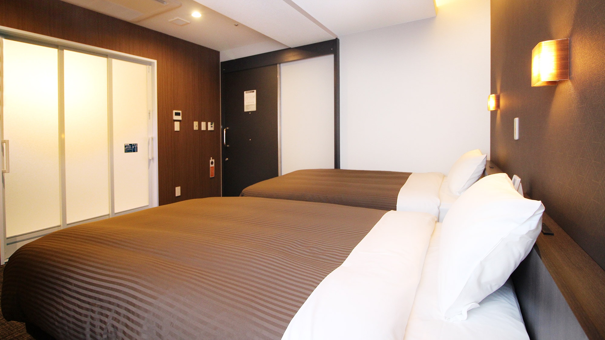 Twin room [2 120cm wide beds]