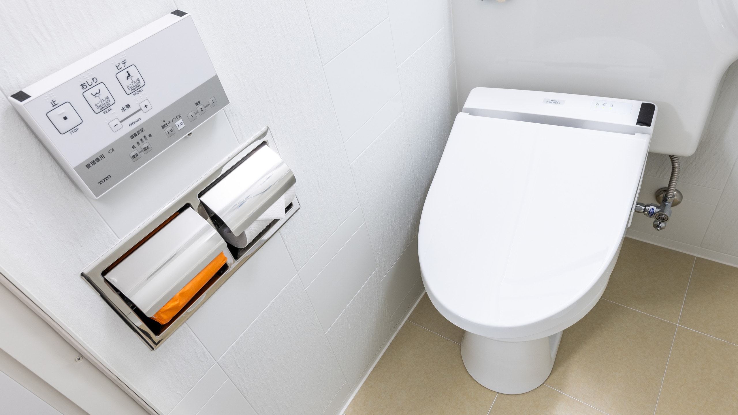 Dudukan toilet cuci air hangat