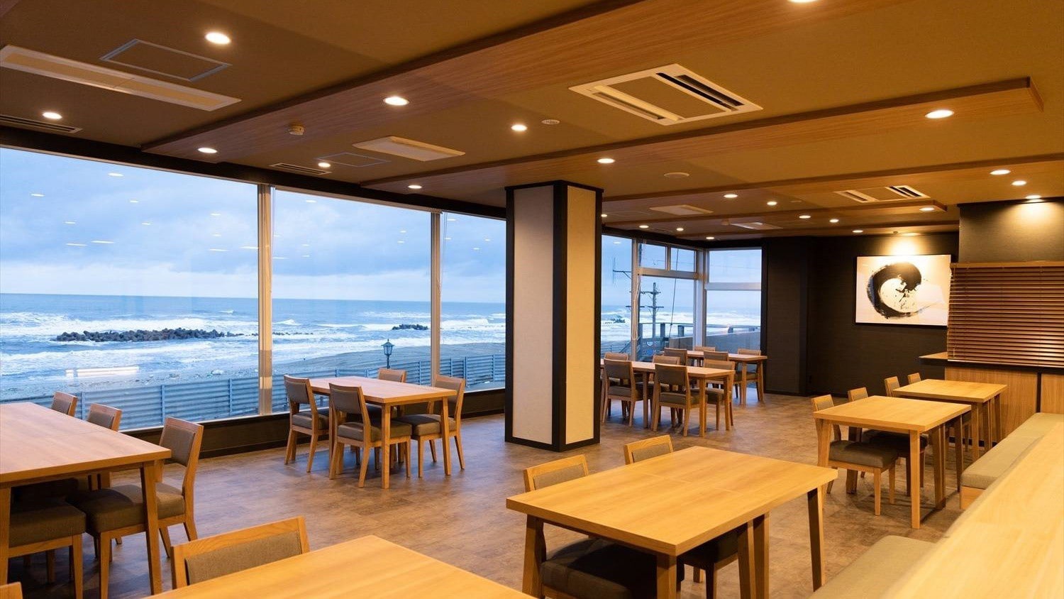 ■ [餐饮] \2021年12月重新装修／Ichikyu的新餐厅从每个座位都可以欣赏到日本海的美景。