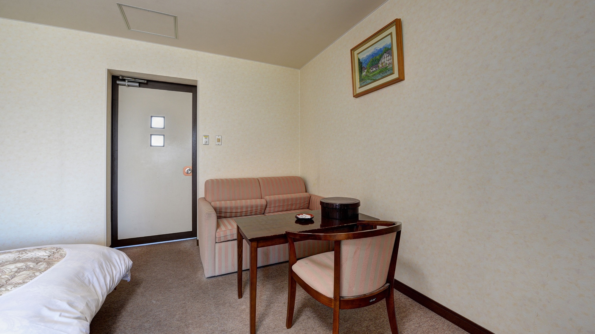 * [1F Triple Room] Sofa space