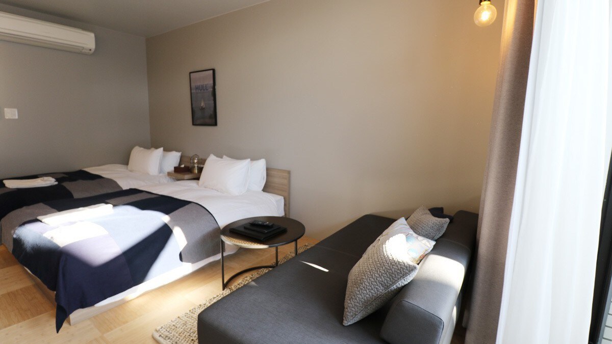 104: Garden Twin & Sofa