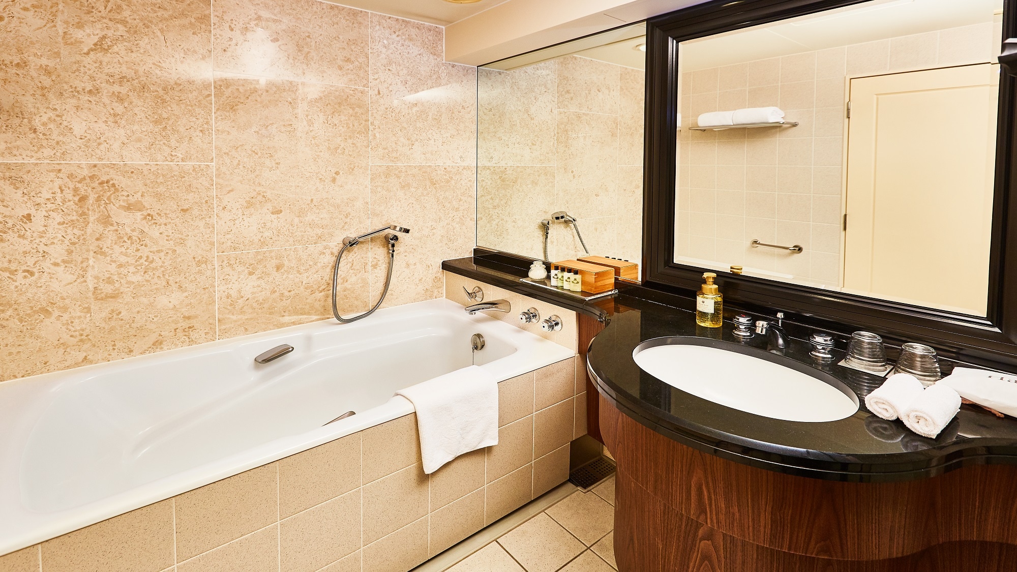 Bathroom (image)