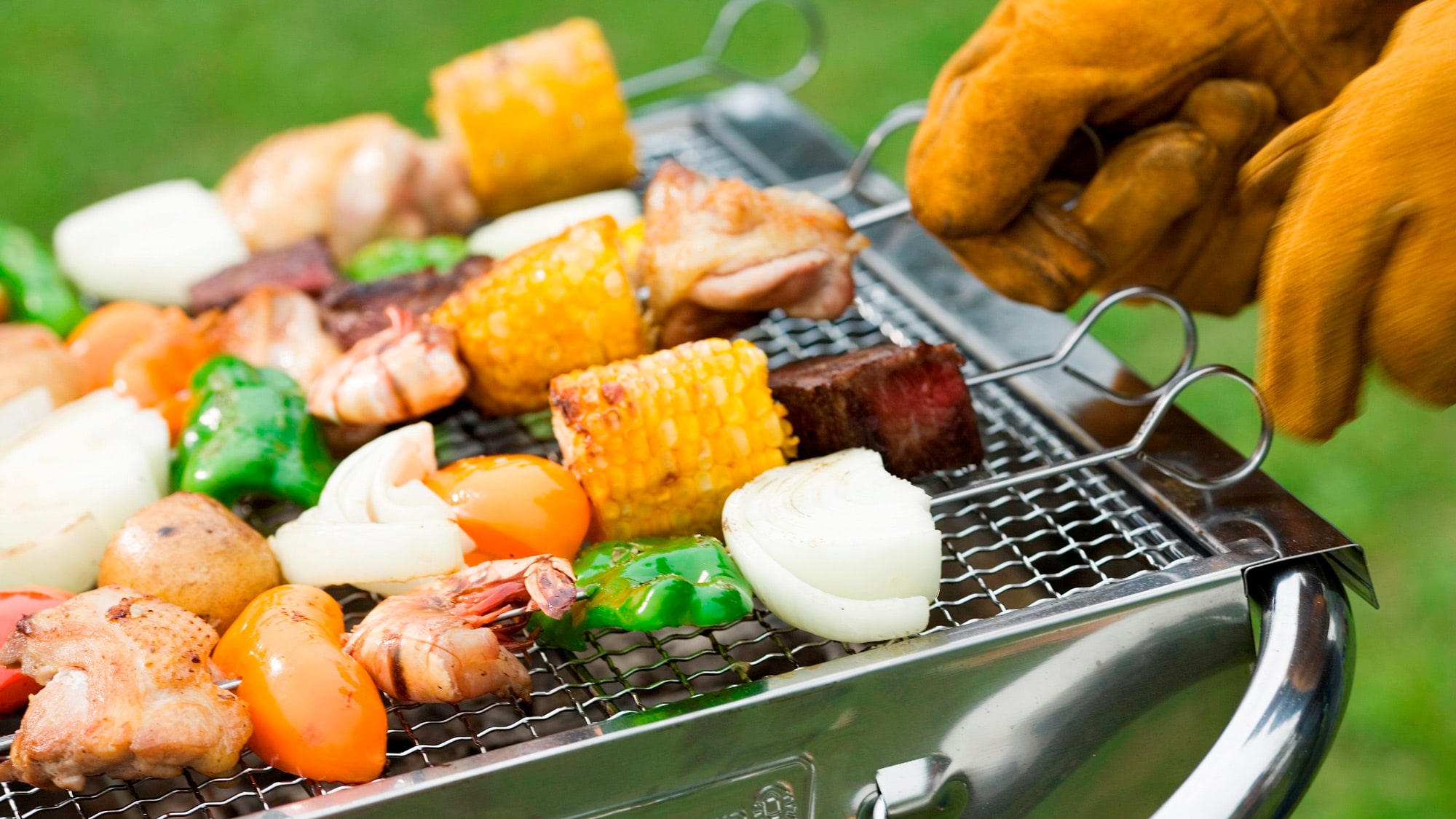 Hãy cùng mọi người tận hưởng bữa tiệc BBQ vui vẻ nhé!