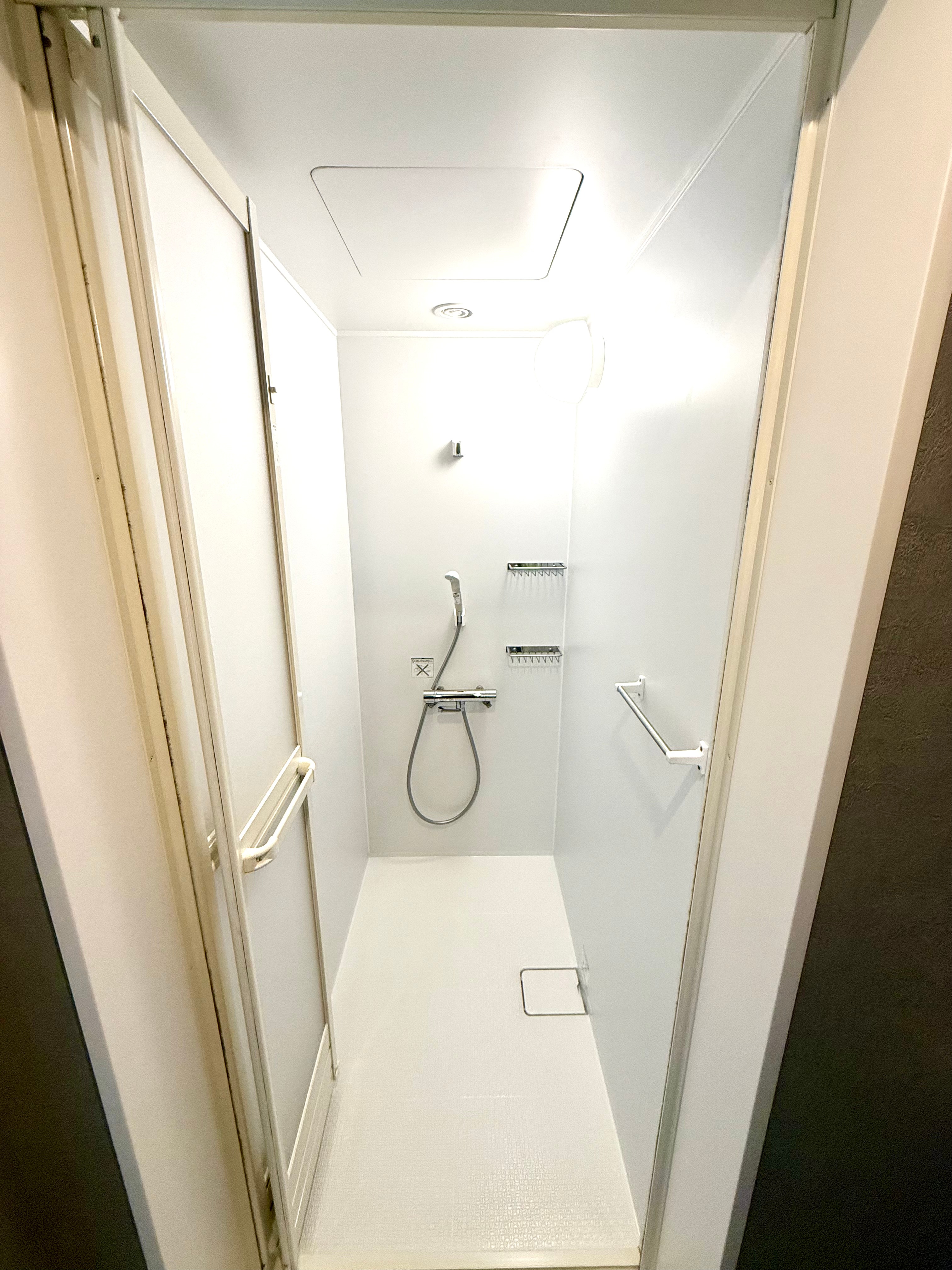 Shower room_Japanese style room