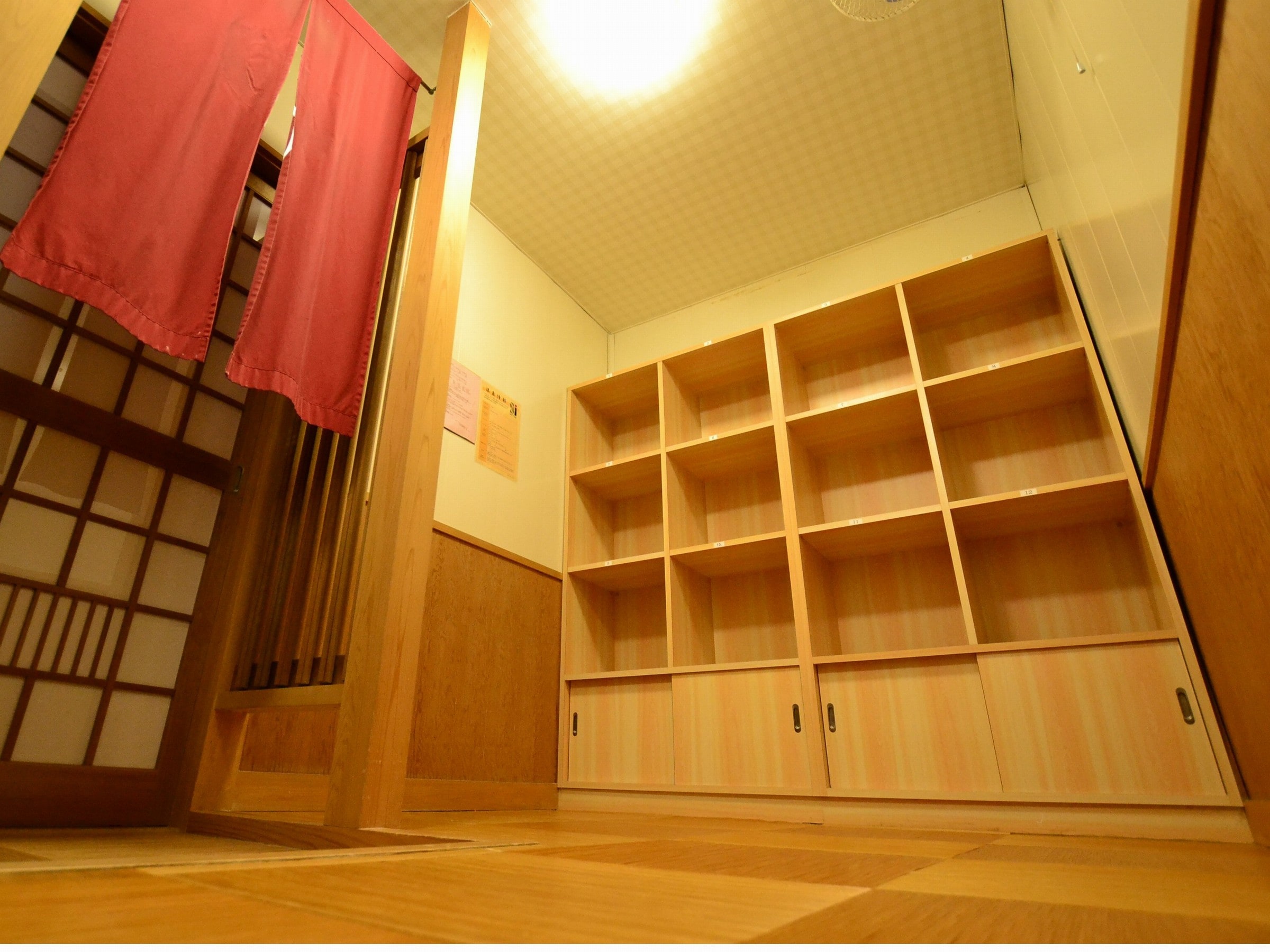 Changing room in the large bath